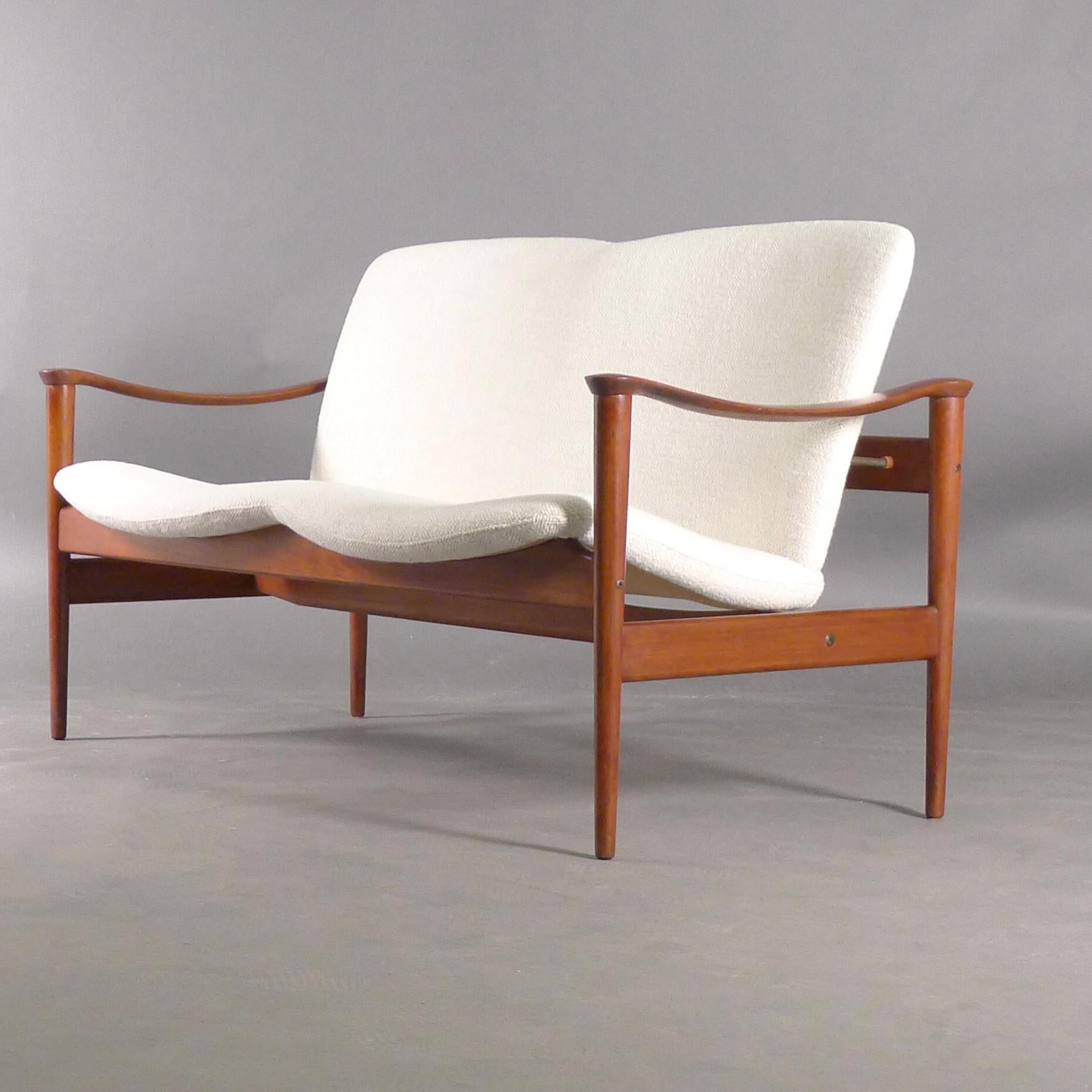 Scandinavian Modern Fredrik Kayser, Two-Seater Teak Sofa/Loveseat,  Model 711, Norwegian circa 1960