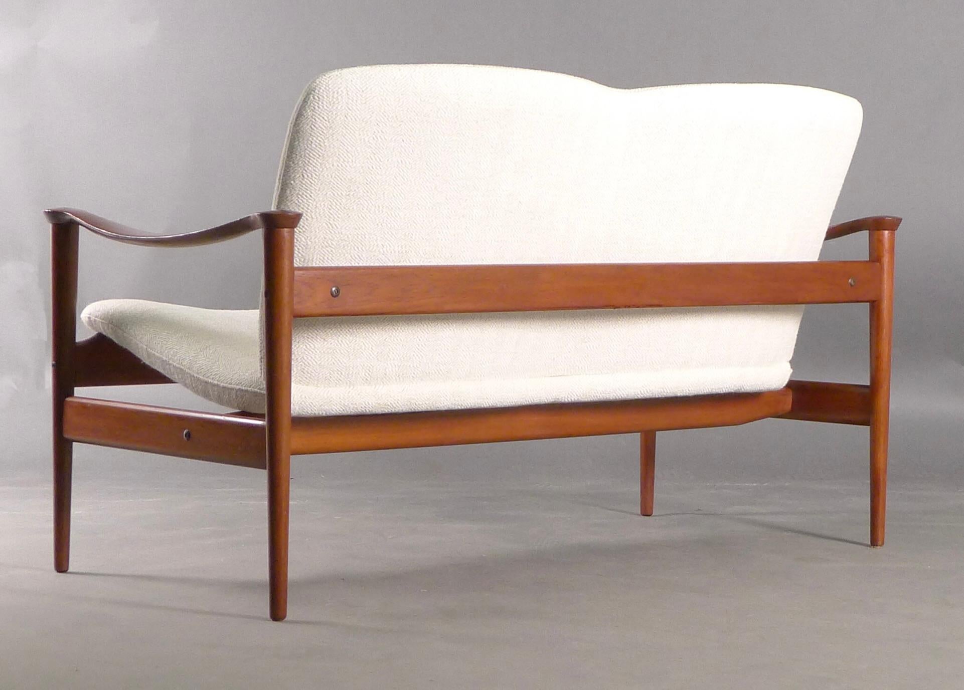 Fredrik Kayser, Two-Seater Teak Sofa/Loveseat,  Model 711, Norwegian circa 1960 In Excellent Condition In Wargrave, Berkshire