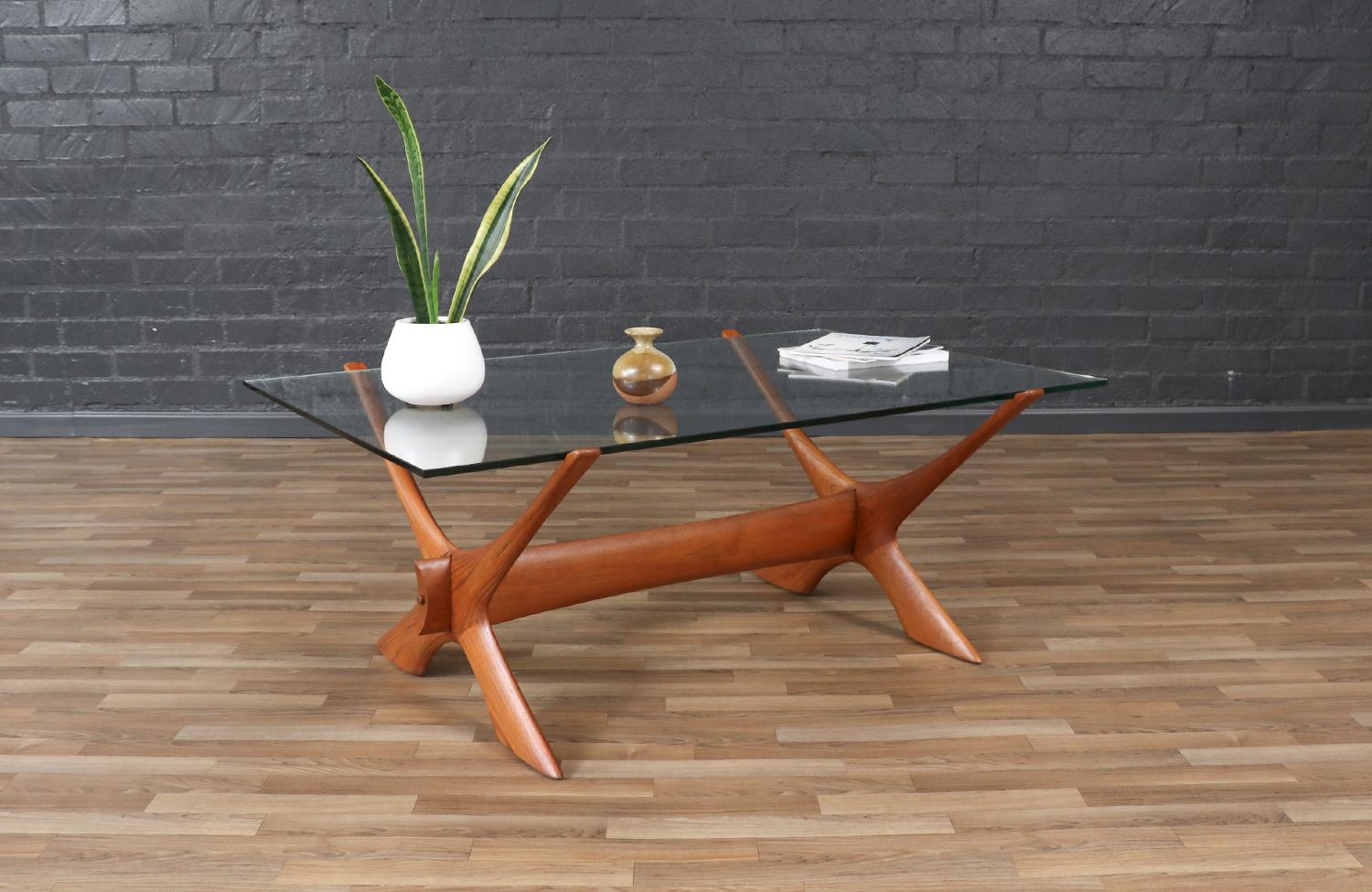 Designer: Fredrik Schriever-Abeln
Manufacturer: Örebro Glas
____________________________________________________
Transforming a piece of Mid-Century Modern furniture is like bringing history back to life, and we take this journey with passion and