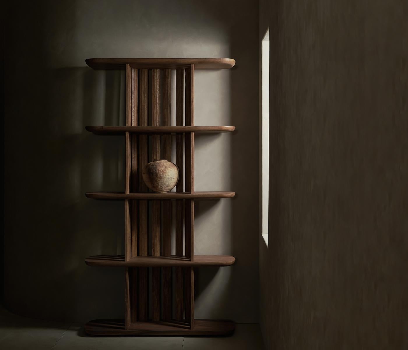 Librerie gratuite di DAaZ
Dimensioni: D 35 x L 95 x H 170 cm.
Materiali: Legno di Albizzia.


DAaZ Furniture onora lo spirito di avventura. Accettiamo l'evasione dall'ordinario e ci rallegriamo della magia che si trova nell'inaspettato. La nostra