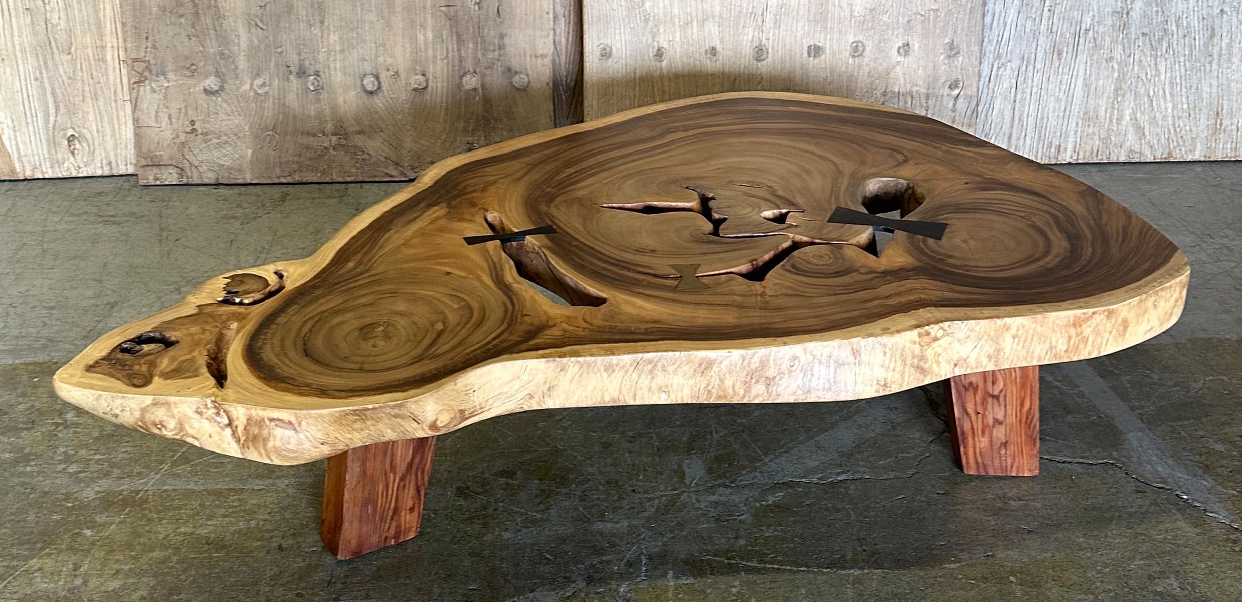 Table basse Free Form Albezia Wood Wood Slab Bon état - En vente à Los Angeles, CA