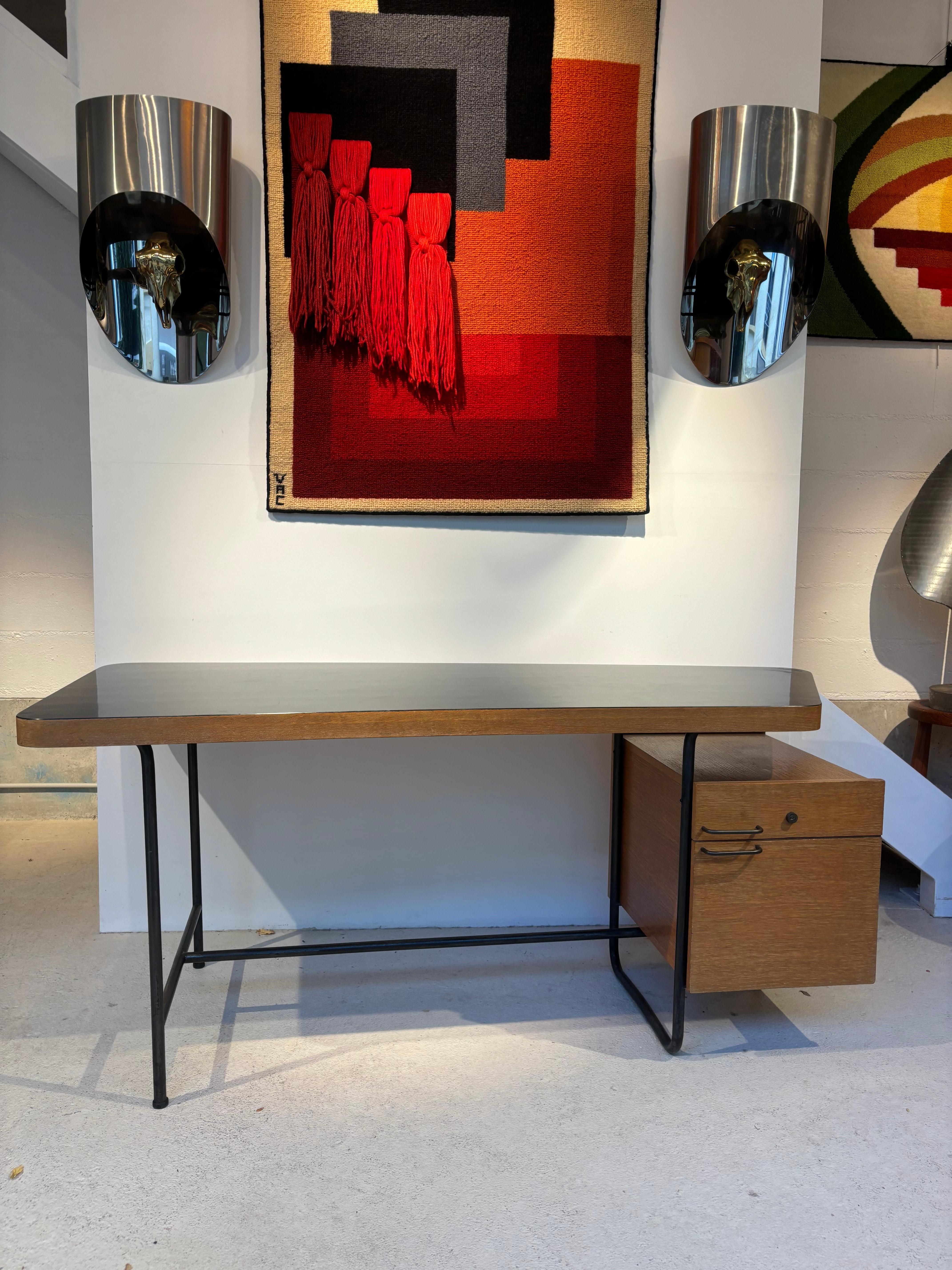 Grand bureau de forme libre par Georges Frydman pour EFA, 
  