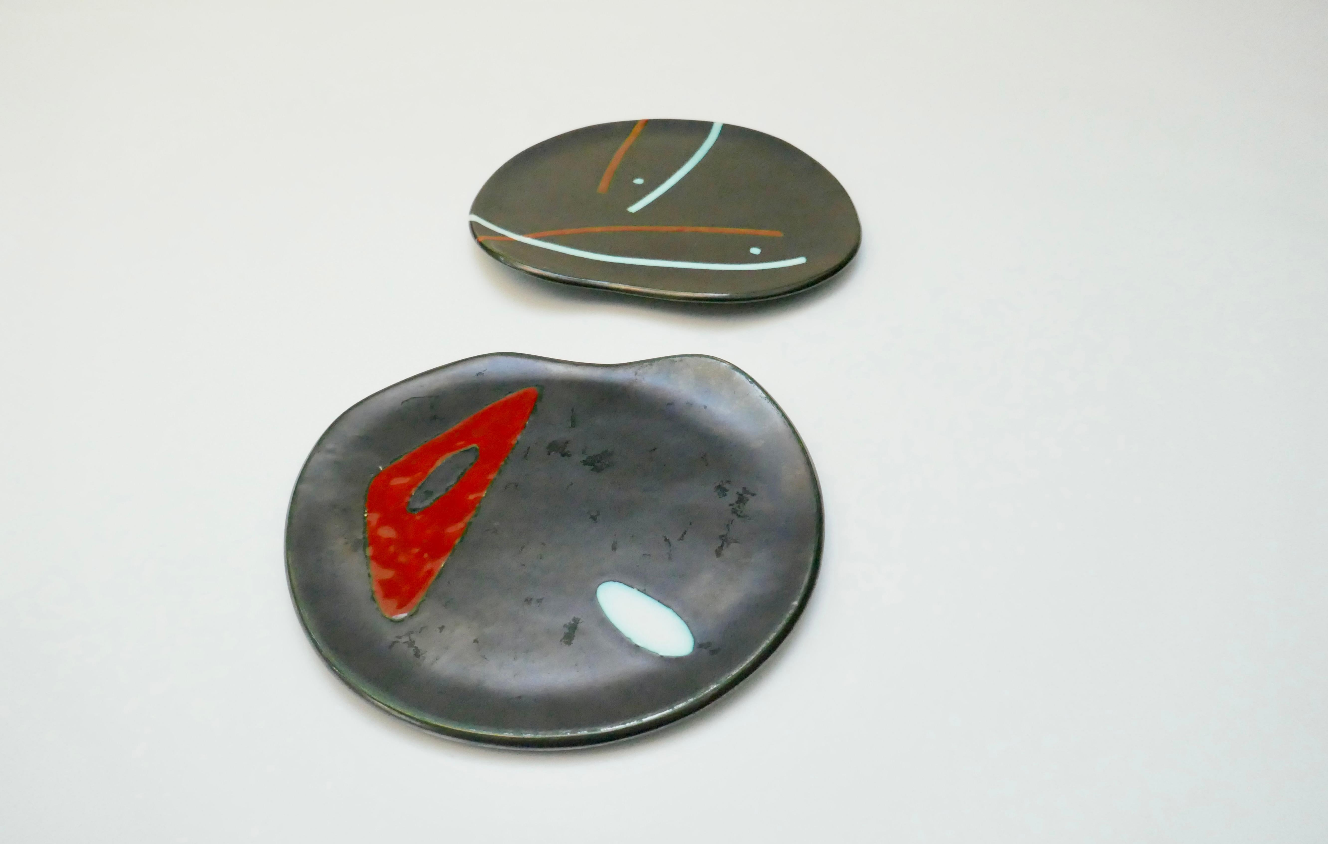 Free Form Black Ceramic Dishes/Plaques by Peter Orlando, France, 1960s In Good Condition For Sale In London, GB
