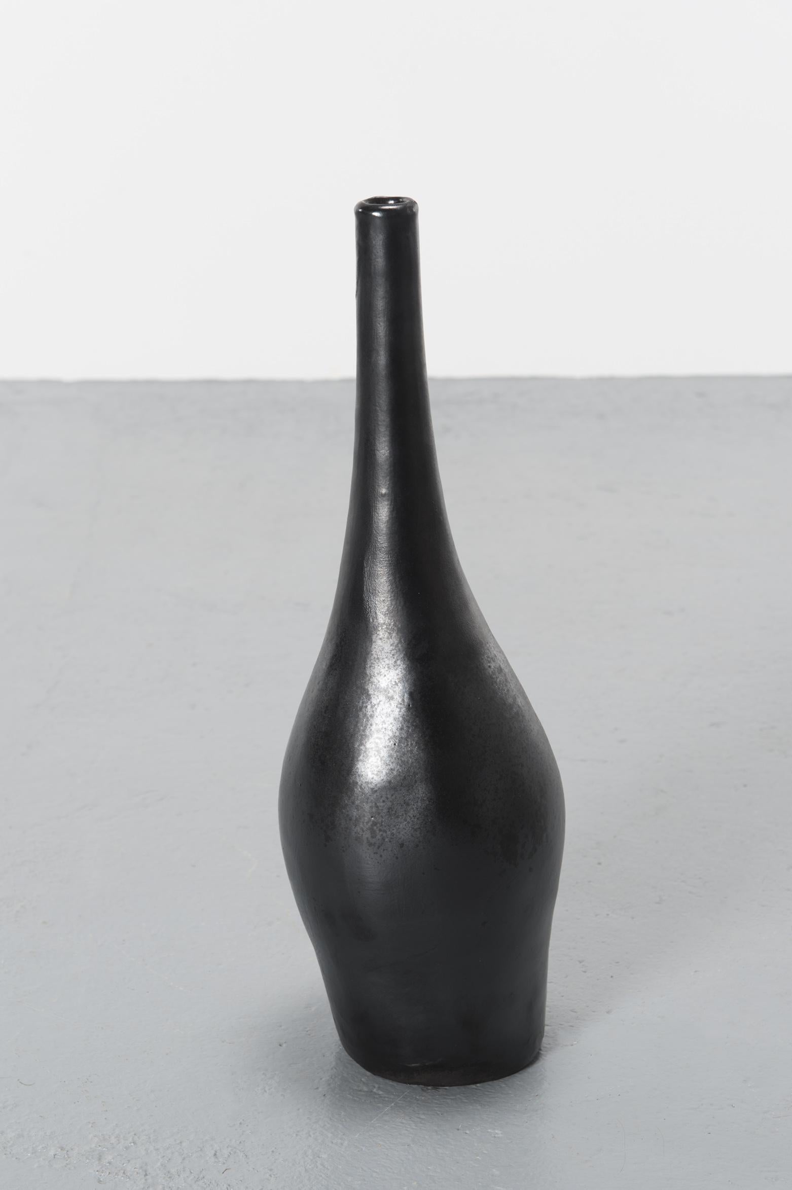 Black bottle in ceramic by French ceramists Robert and Jean Cloutier circa 1960, France 

Freeform bottle by Robert and Jean Cloutier in black enameled handmade ceramic. 
Signed 