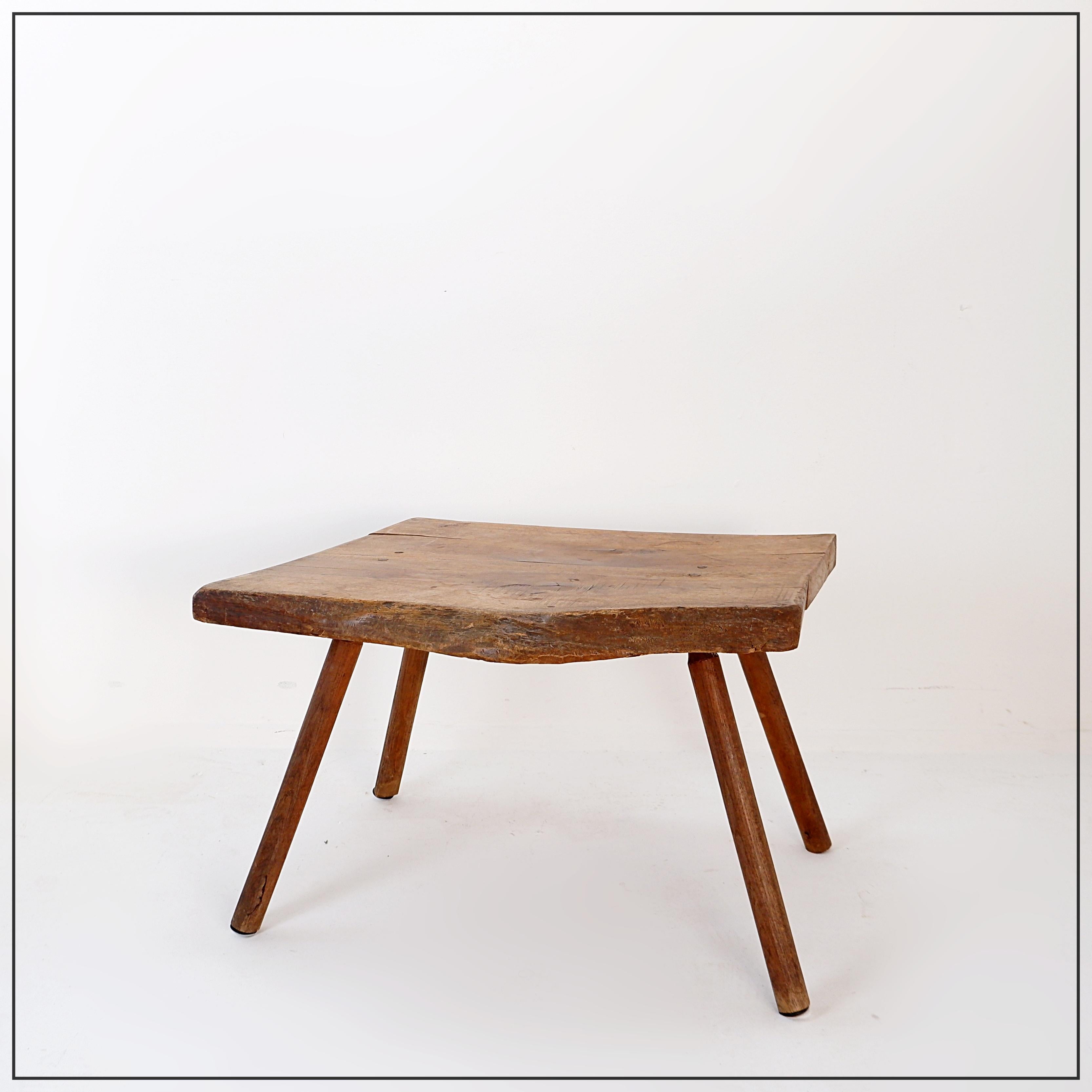 Table basse brutaliste à forme libre
Style Wabi Sabi - Décoration - Brutaliste
Dimensions : 81x67cm H:52cm 
Poids : ~8kg