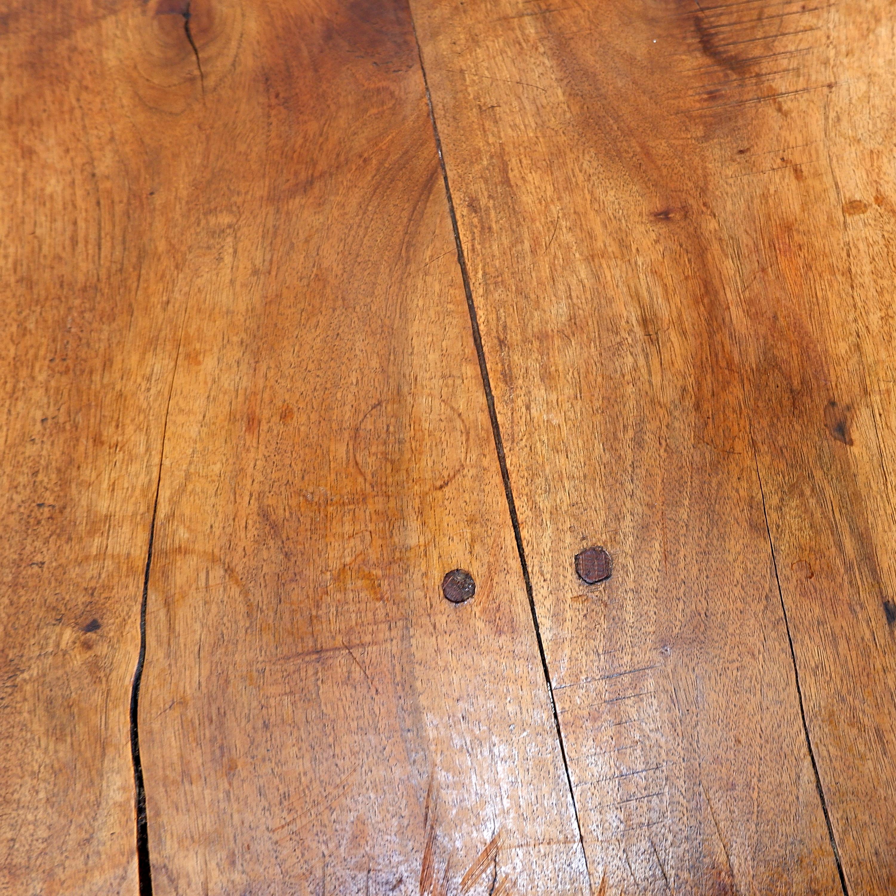 Table basse brutaliste de forme libre, vers 1960 en vente 2