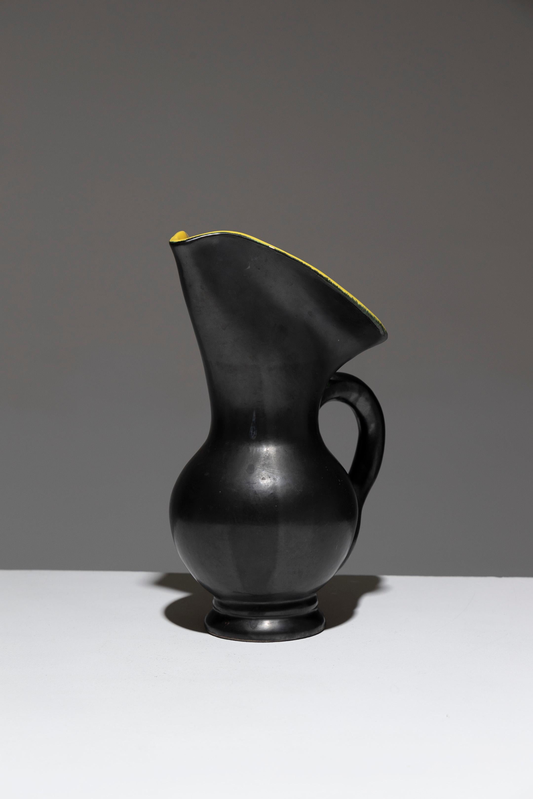 Free-Form Ceramic Pitcher, Vallauris, 1950s In Good Condition For Sale In PARIS, FR