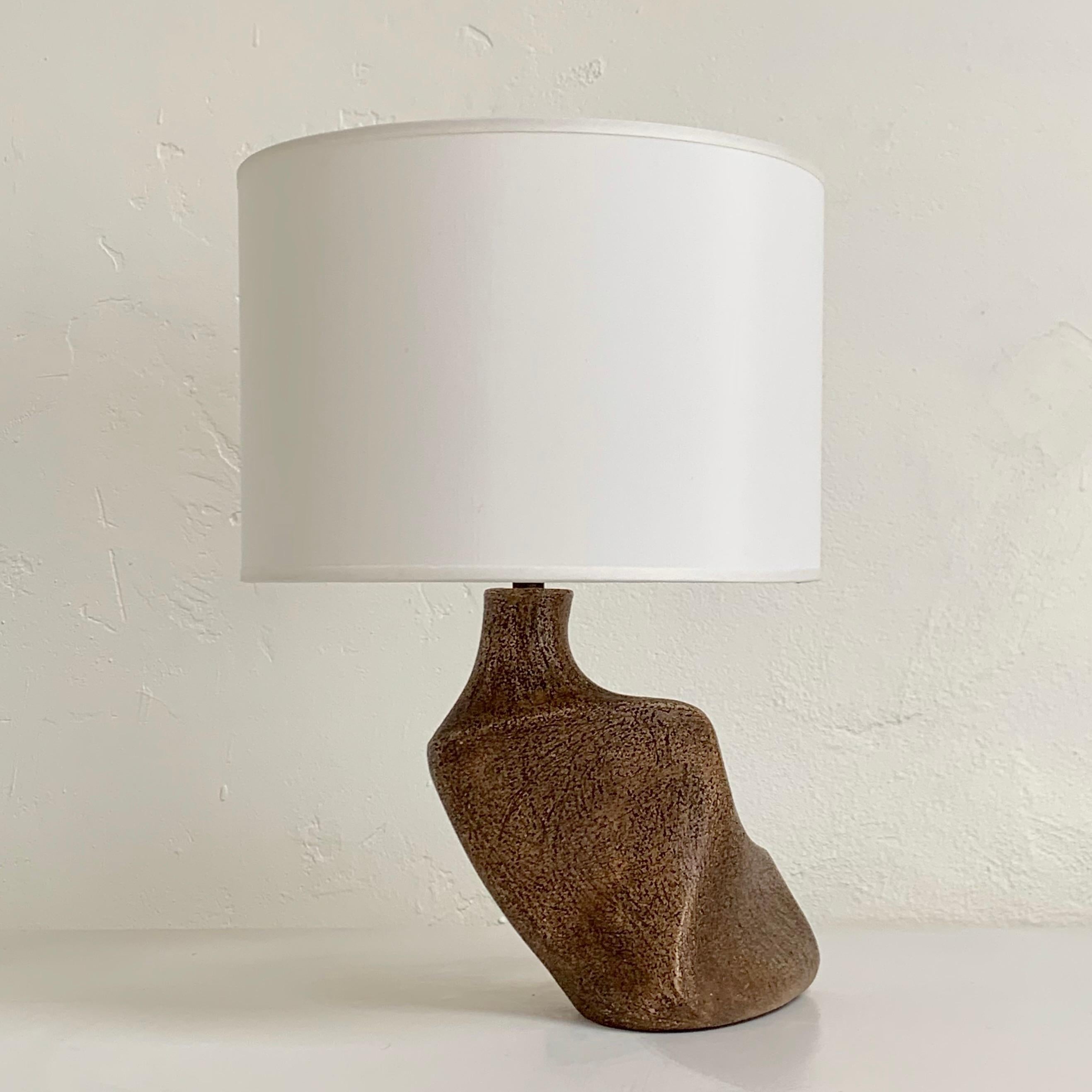 Keramik-Tischlampe in freier Form, um 1960, Frankreich. im Angebot 6