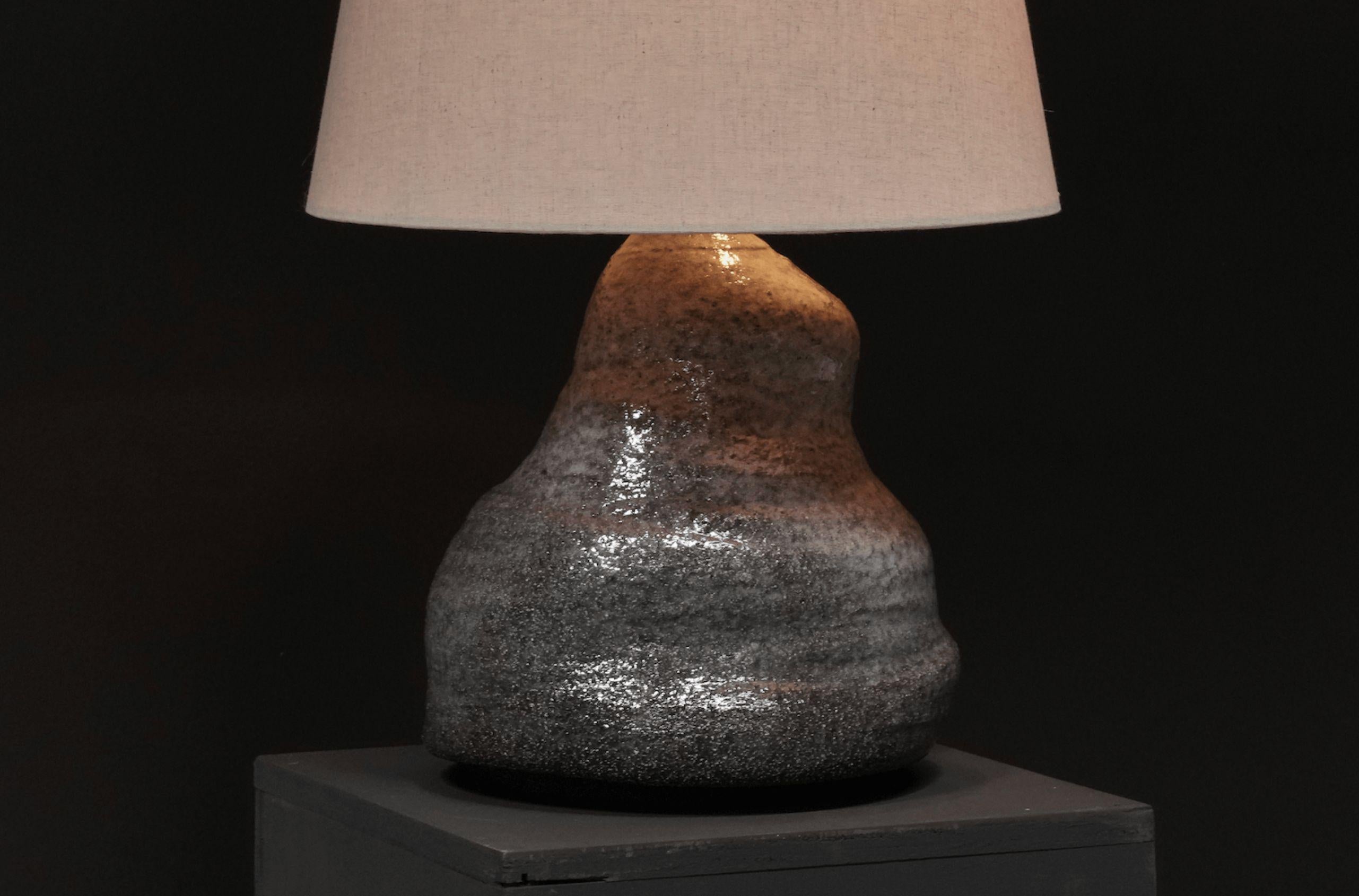 Américain Lampe de table en céramique de forme libre en vente