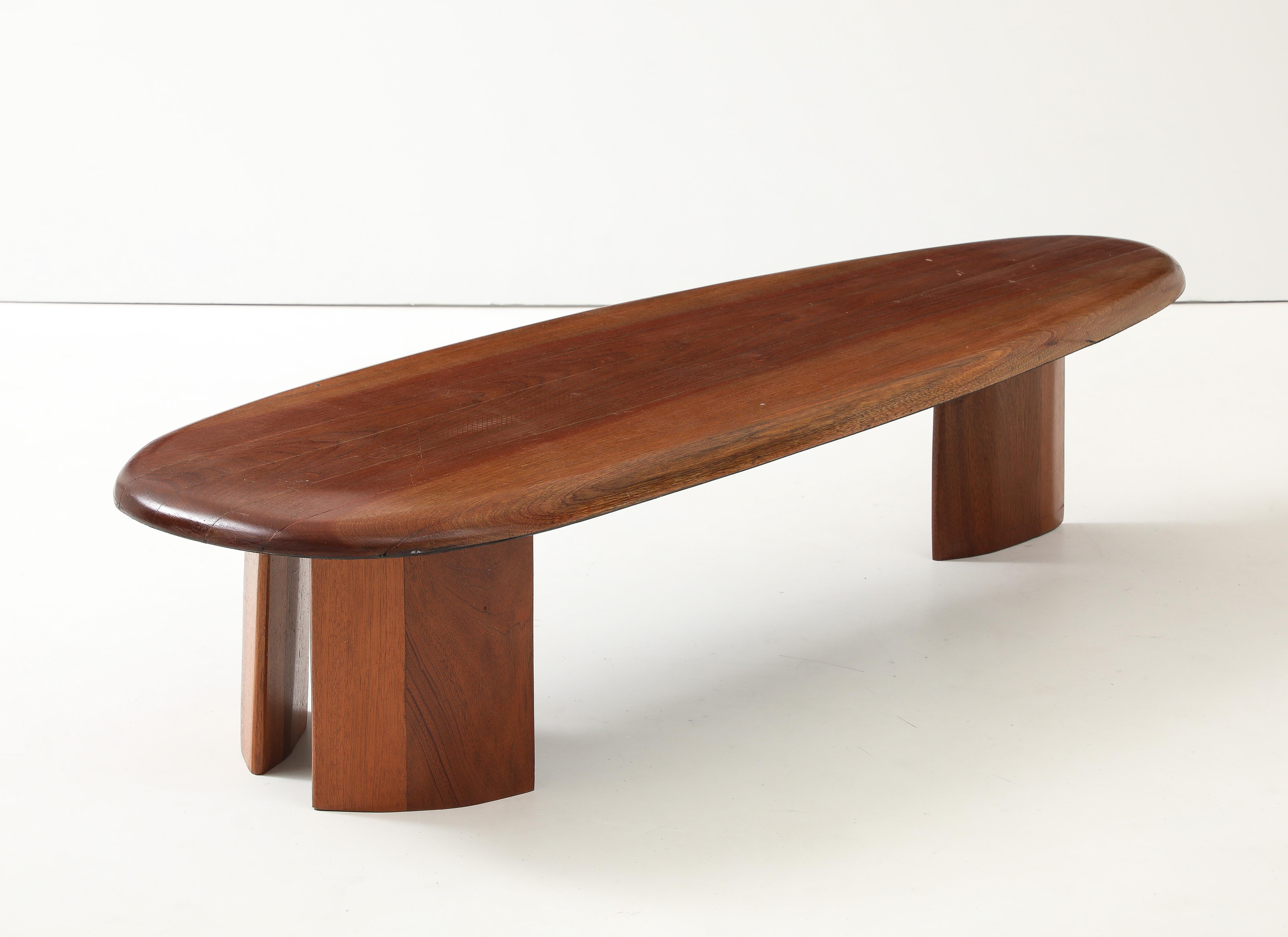 Mesa de centro de forma libre de madera maciza natural, estilo francés de los años 50 en venta 2
