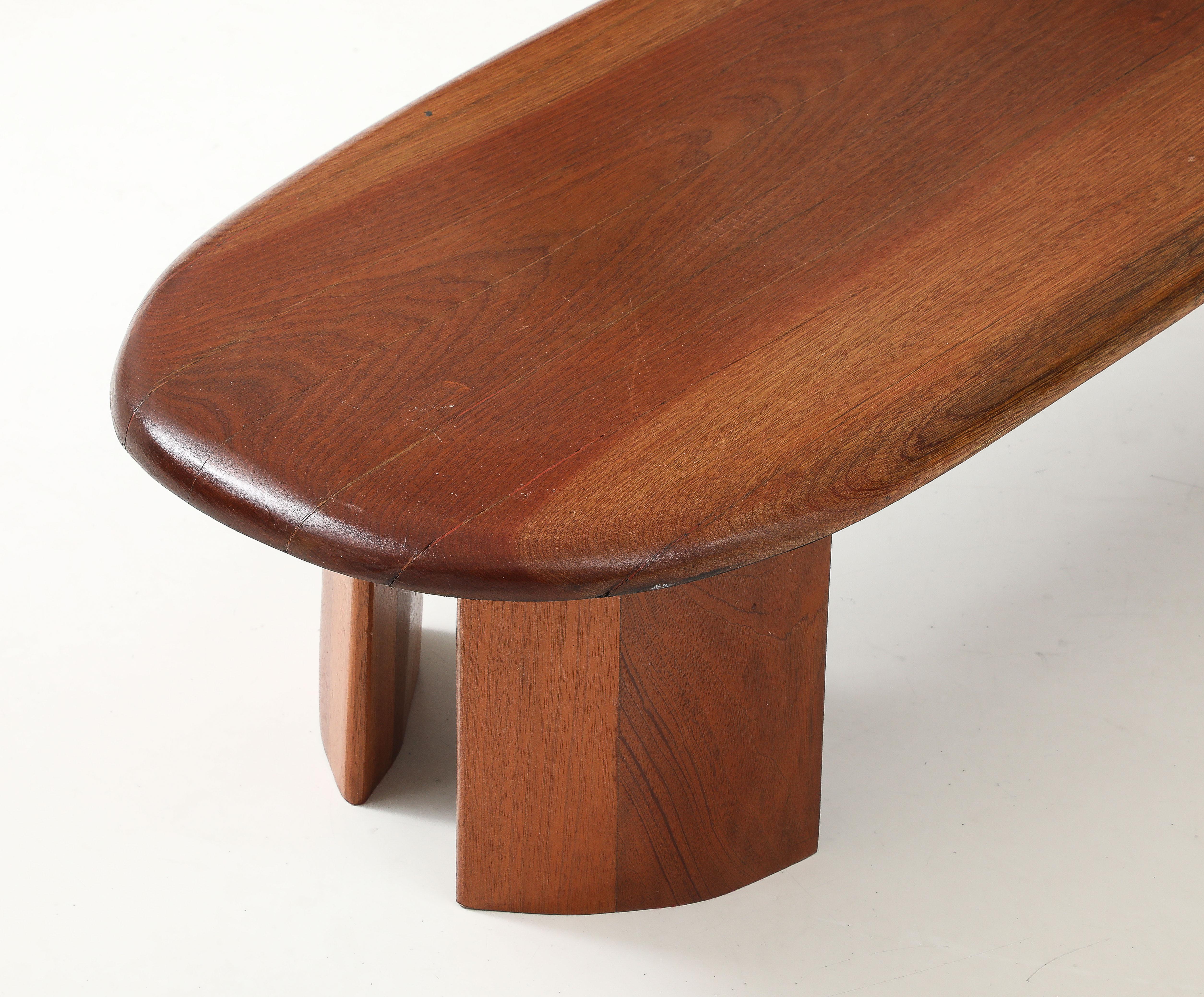Mesa de centro de forma libre de madera maciza natural, estilo francés de los años 50 en venta 3