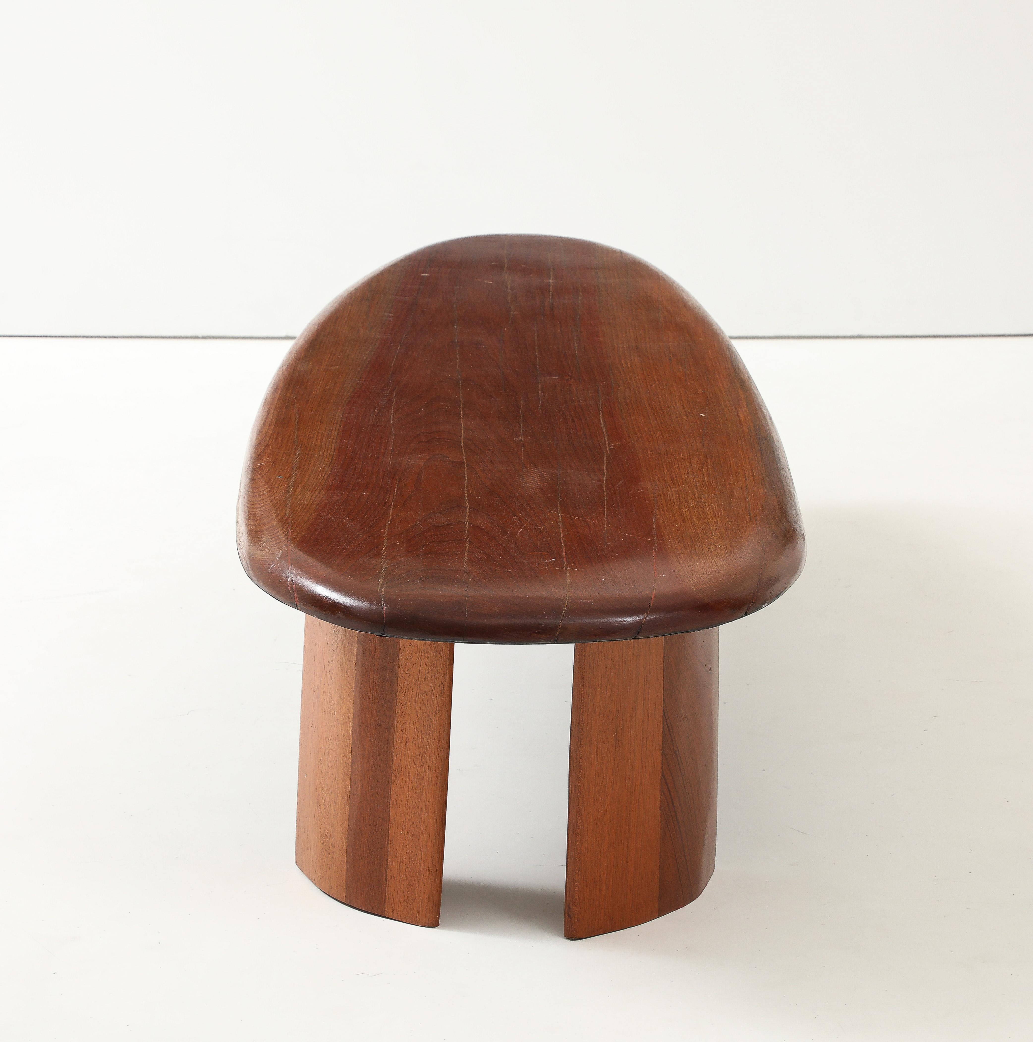 Mesa de centro de forma libre de madera maciza natural, estilo francés de los años 50 en venta 4