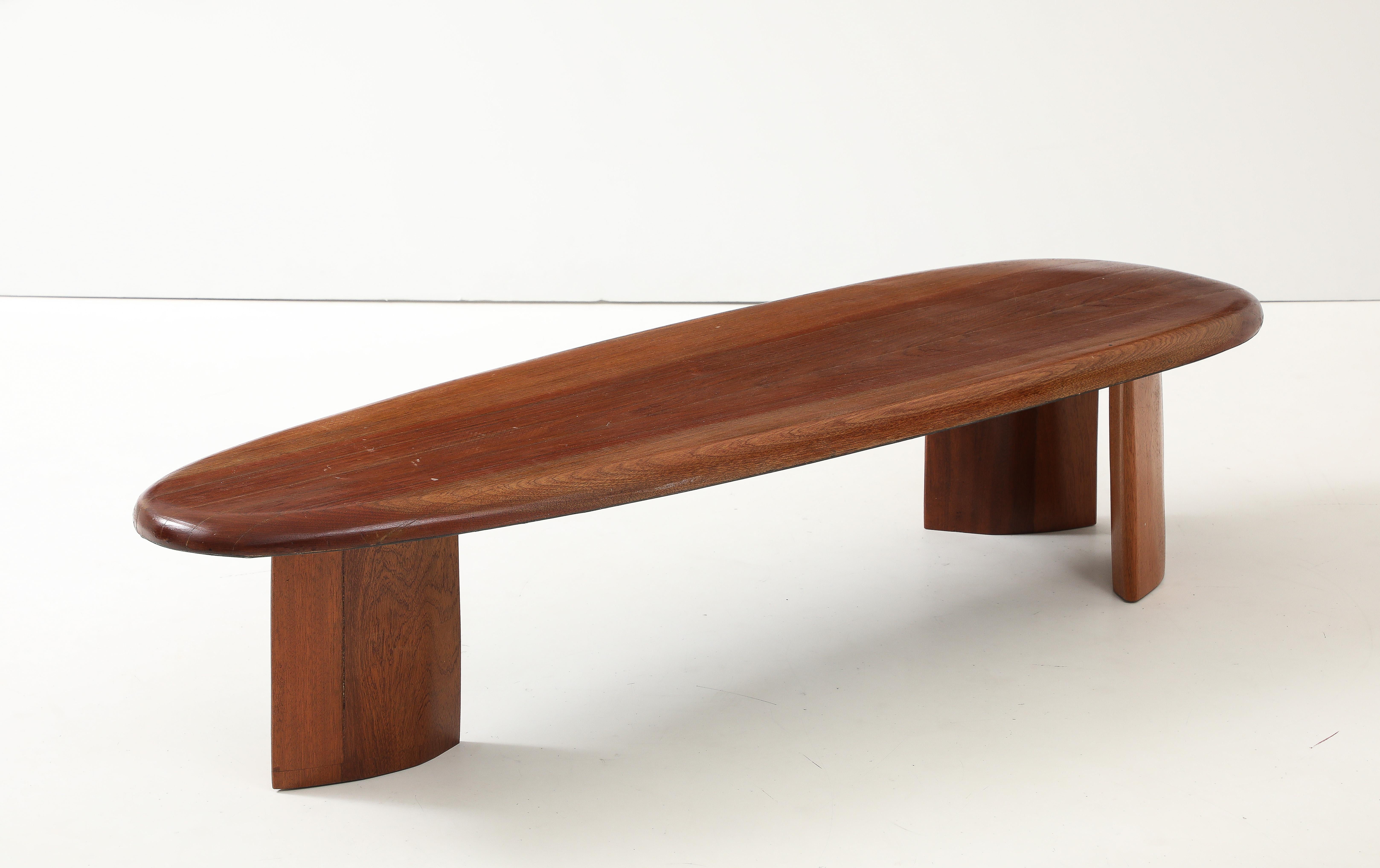 Mesa de centro de forma libre de madera maciza natural, estilo francés de los años 50 Francés en venta