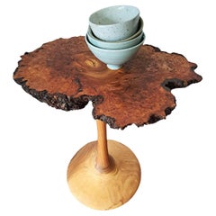 Table d'appoint/de chevet Free-Form en loupe d'orme