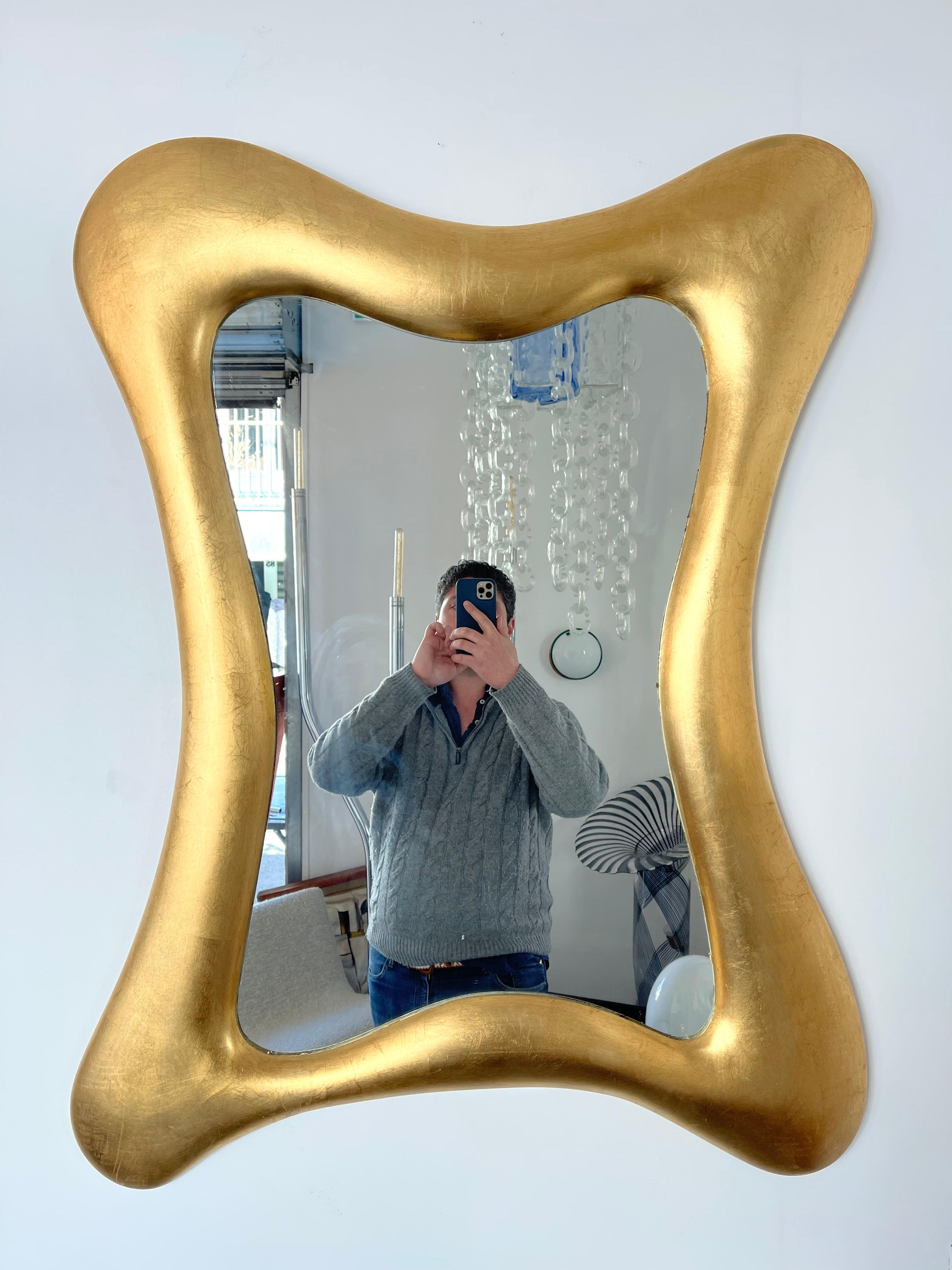 Free form wall mirror in resin and gold leaf by the manufacture Banci. In the mood of Garouste et Bonetti, En attendant les Barbares, Franck Evenou, Hubert Le Gall, Jean Boggio for Le Héritiers, Fondica.