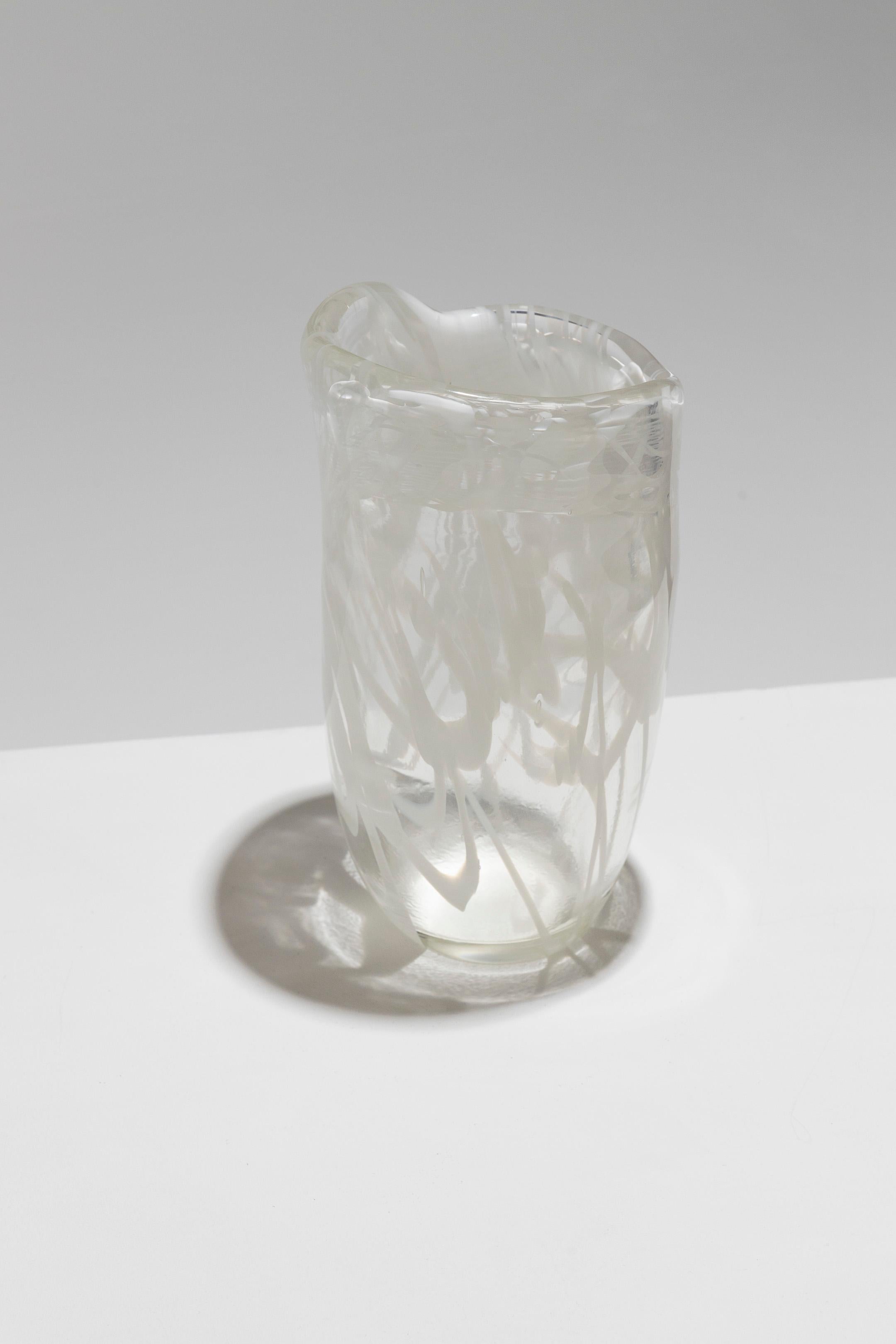 Vaso di vetro Lattimo a forma libera, anni '60 In condizioni buone a PARIS, FR