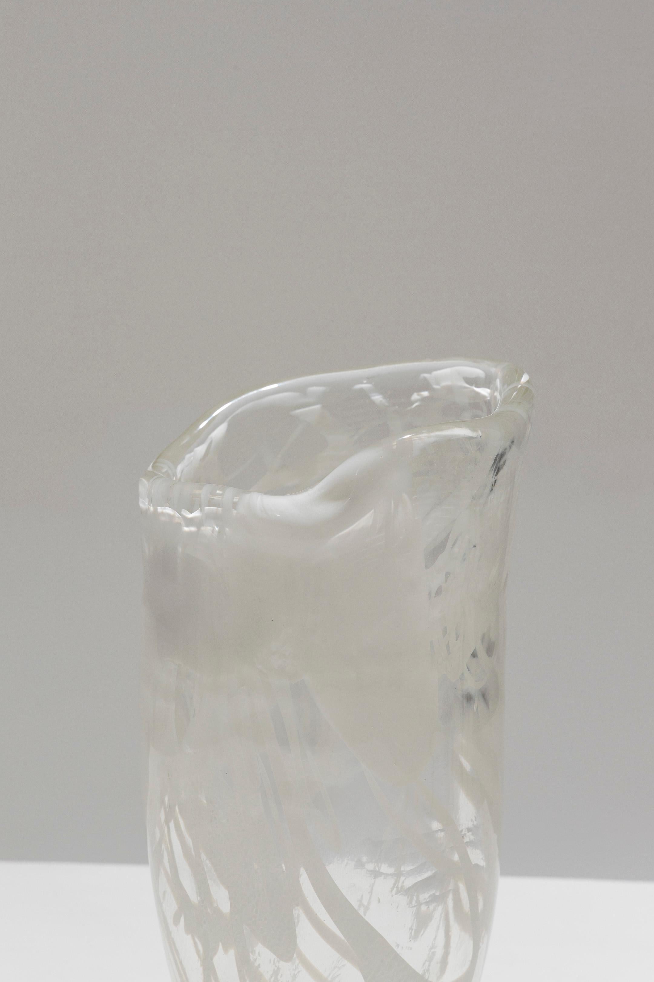 Vetro Vaso di vetro Lattimo a forma libera, anni '60
