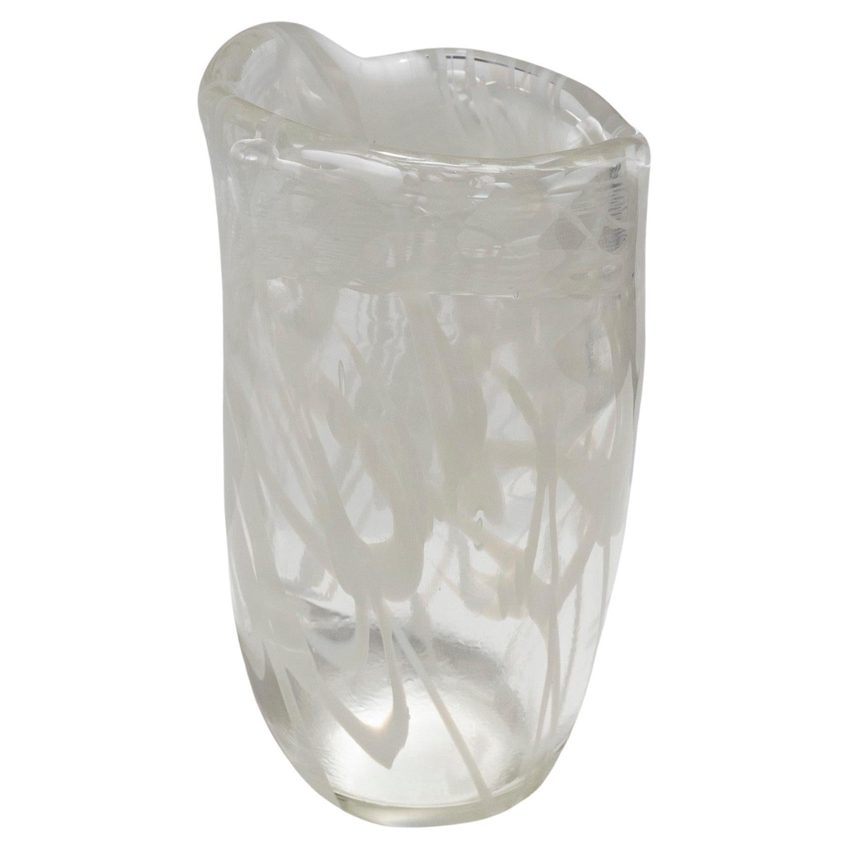 Vase en verre Lattimo de forme libre, années 1960 en vente