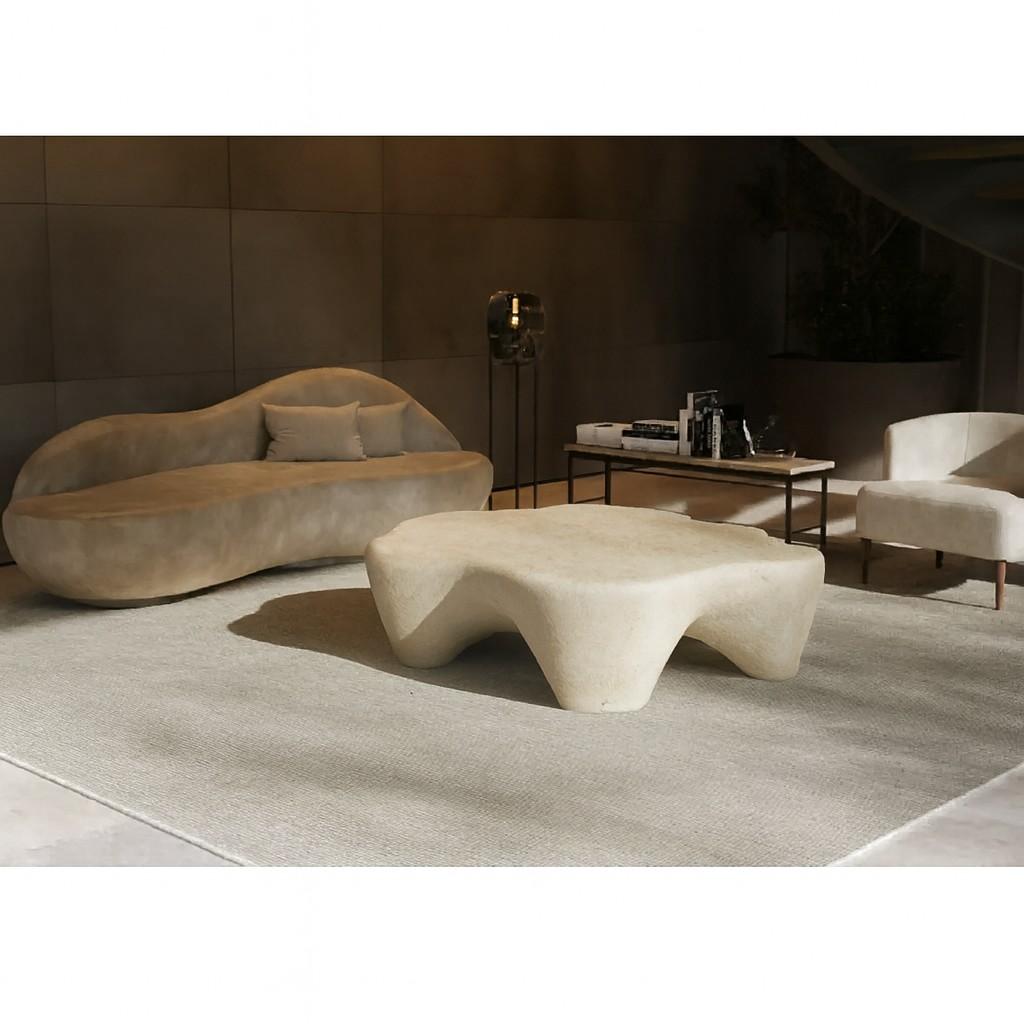 Brutalisme Table basse design Free Form Organic en finition plâtre vieilli en vente