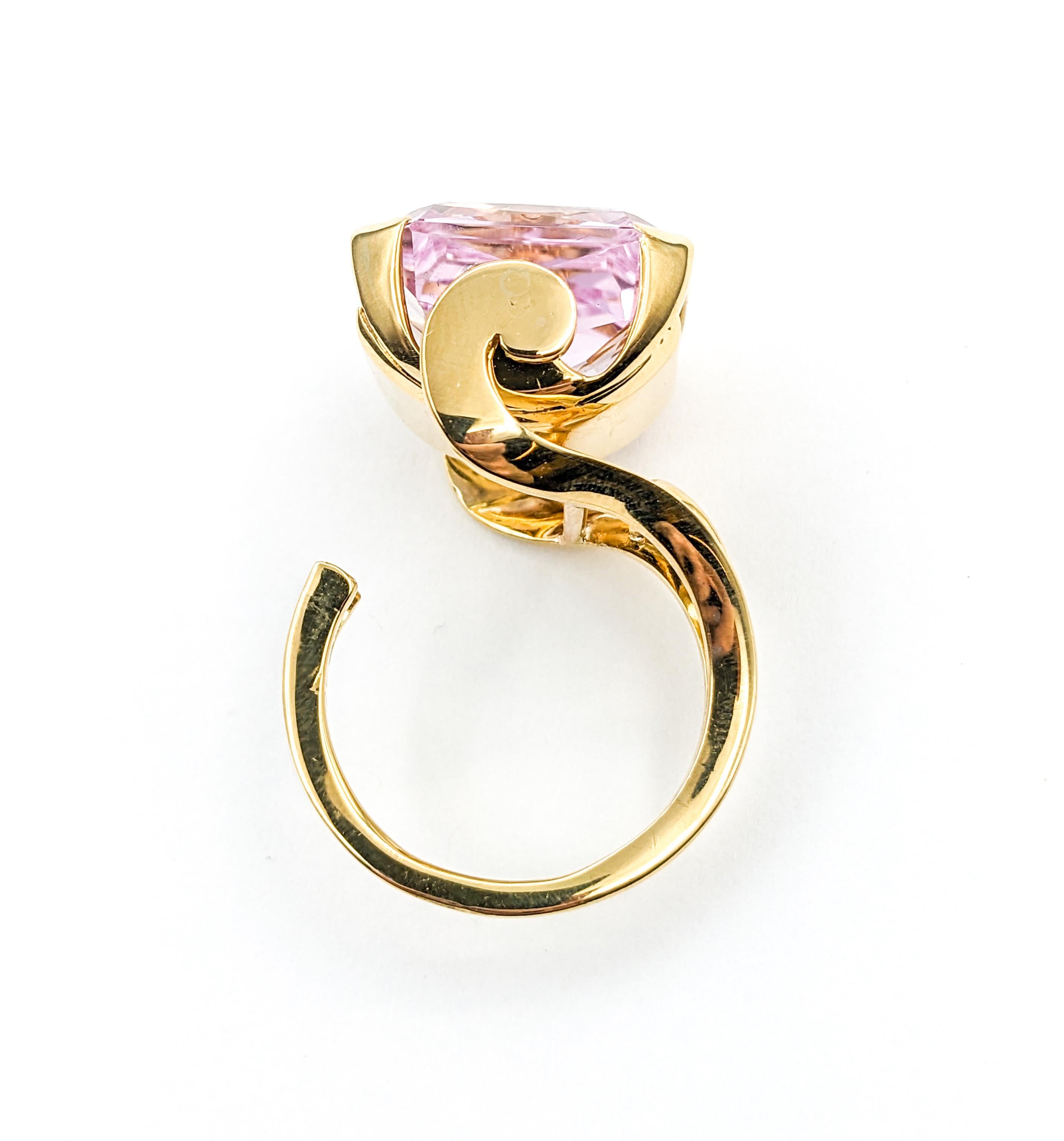 Free Form Rotating 20ct Kunzite Ring in 18k Yellow Gold For Sale 1