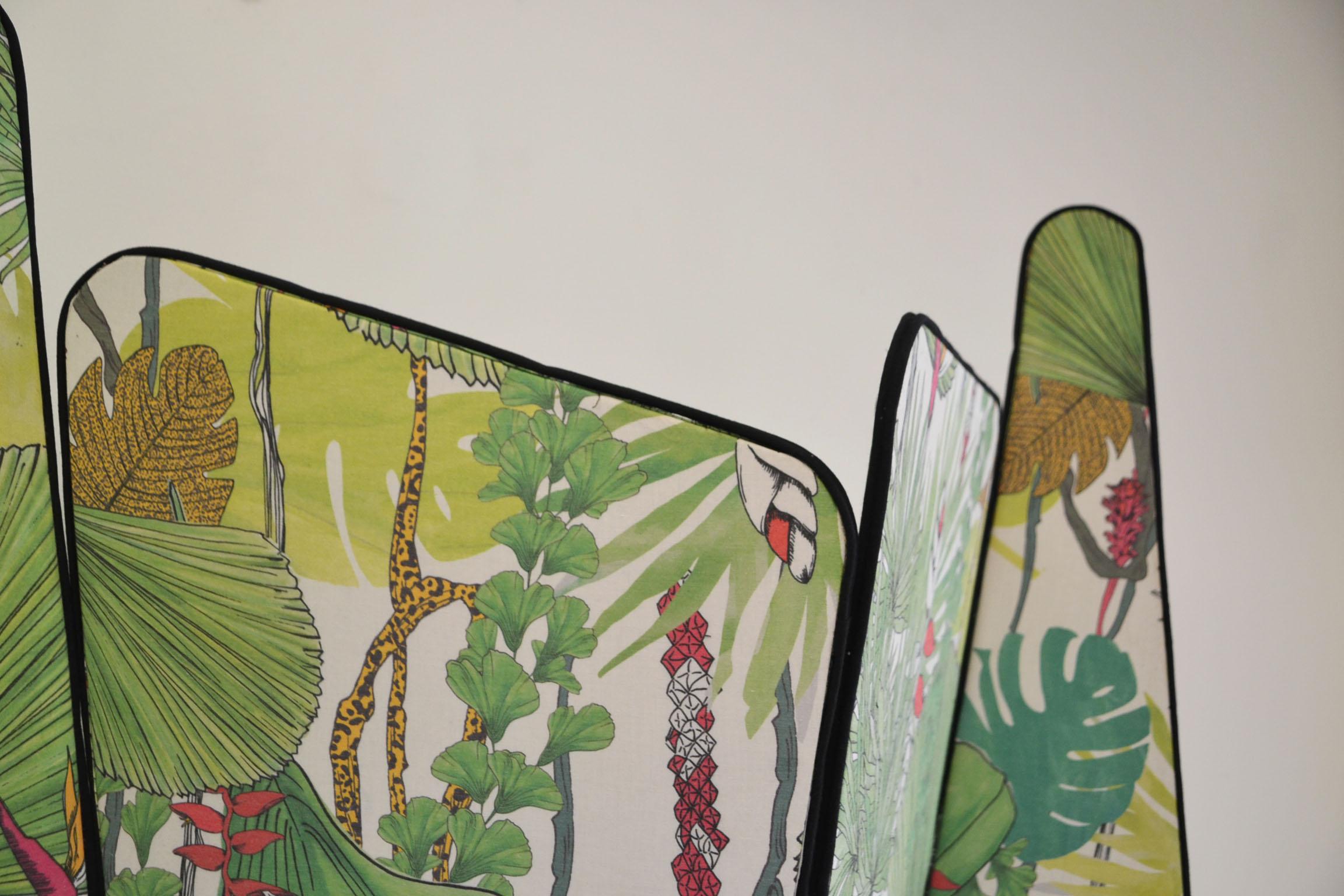 Freeform Screen in Jungle Fabric, French Design In Excellent Condition In Perpignan, FR