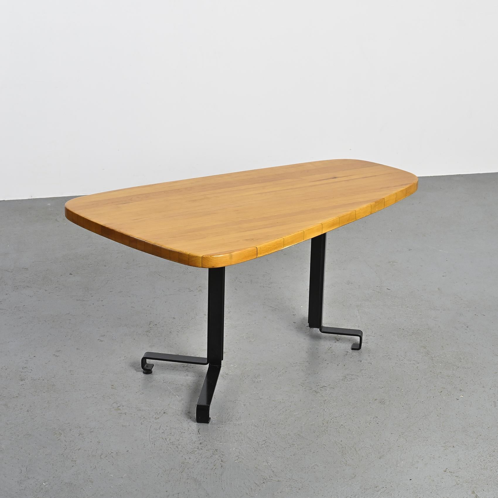 This iconic table from Charlotte Perriand has a very nice patina.

Designed in the 1980s to furnish L'Aiguille Grive residence, in Les Arcs 1800, it offers a free-form top in solid pine in glued laminated wood, resting on two so-called 