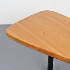 Table de forme libre de Charlotte Perriand, Les Arcs circa 1986