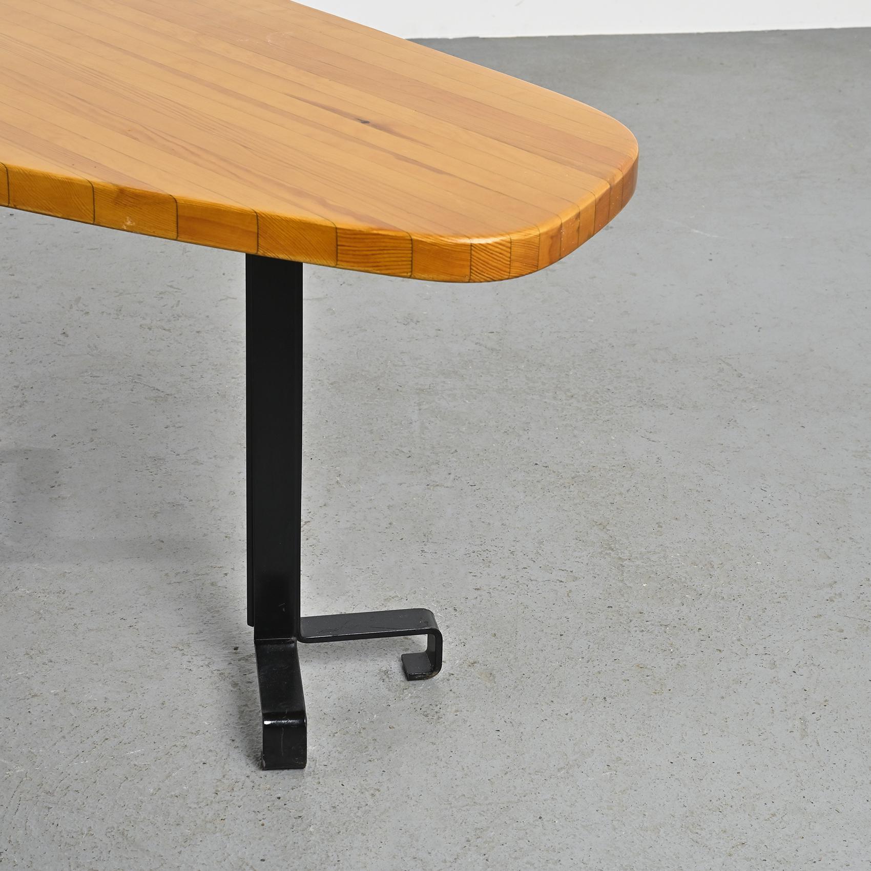 Free form table by Charlotte Perriand, Les Arcs circa 1986 In Good Condition In VILLEURBANNE, FR