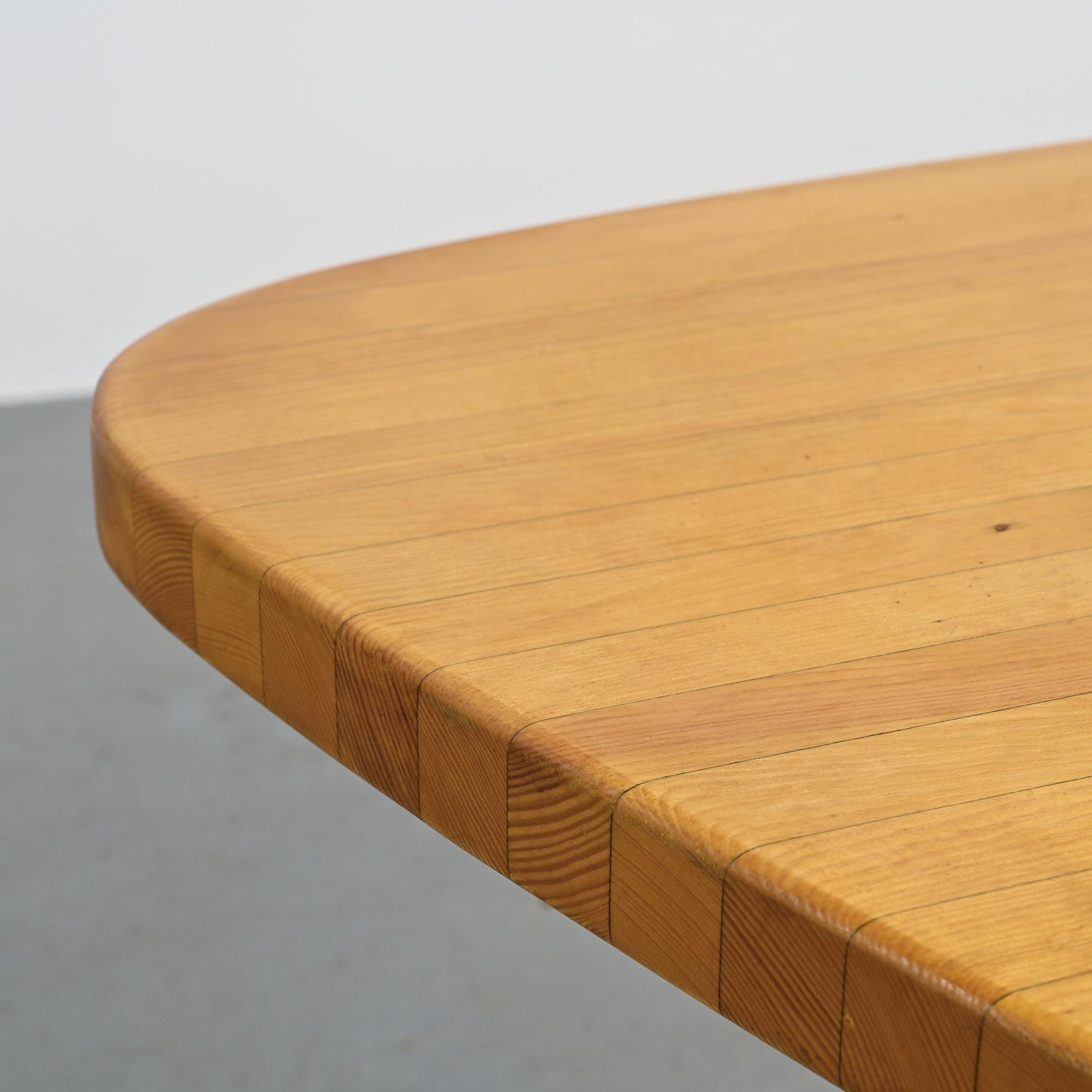 Free form table by Charlotte Perriand, Les Arcs circa 1986 In Good Condition For Sale In VILLEURBANNE, FR
