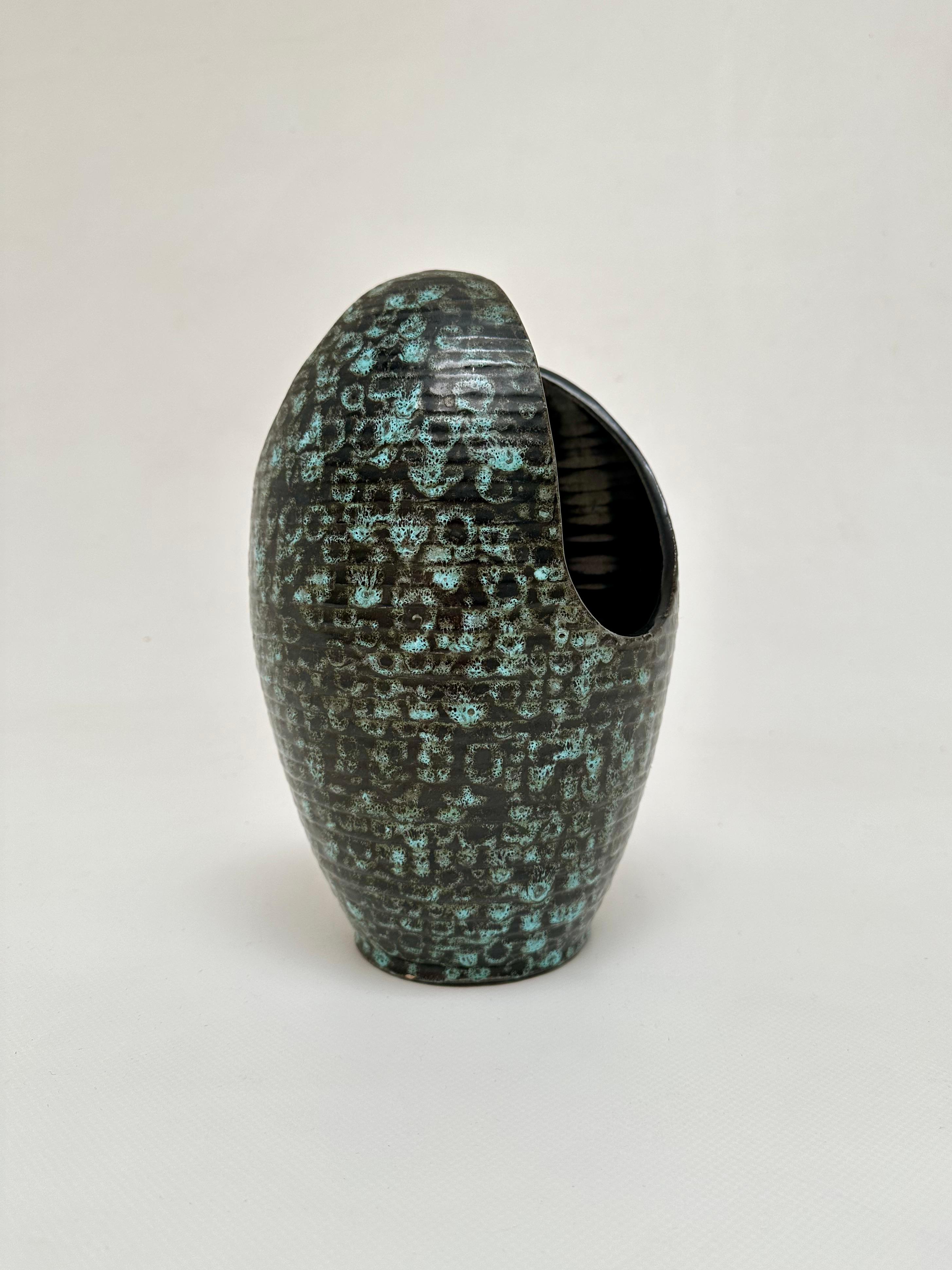 Français Vase de forme libre, Accolay, France, vers 1960 en vente