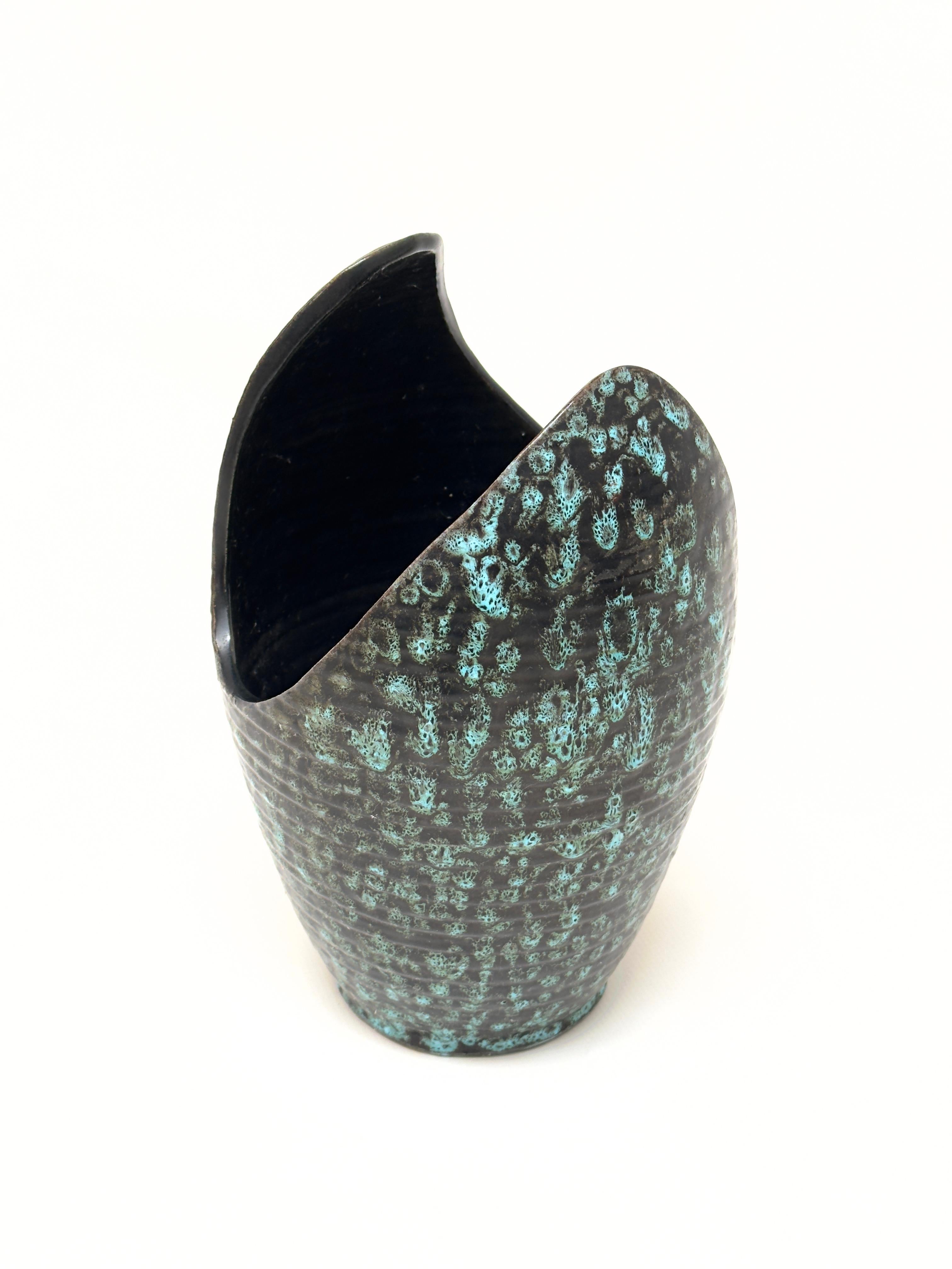 Céramique Vase de forme libre, Accolay, France, vers 1960 en vente