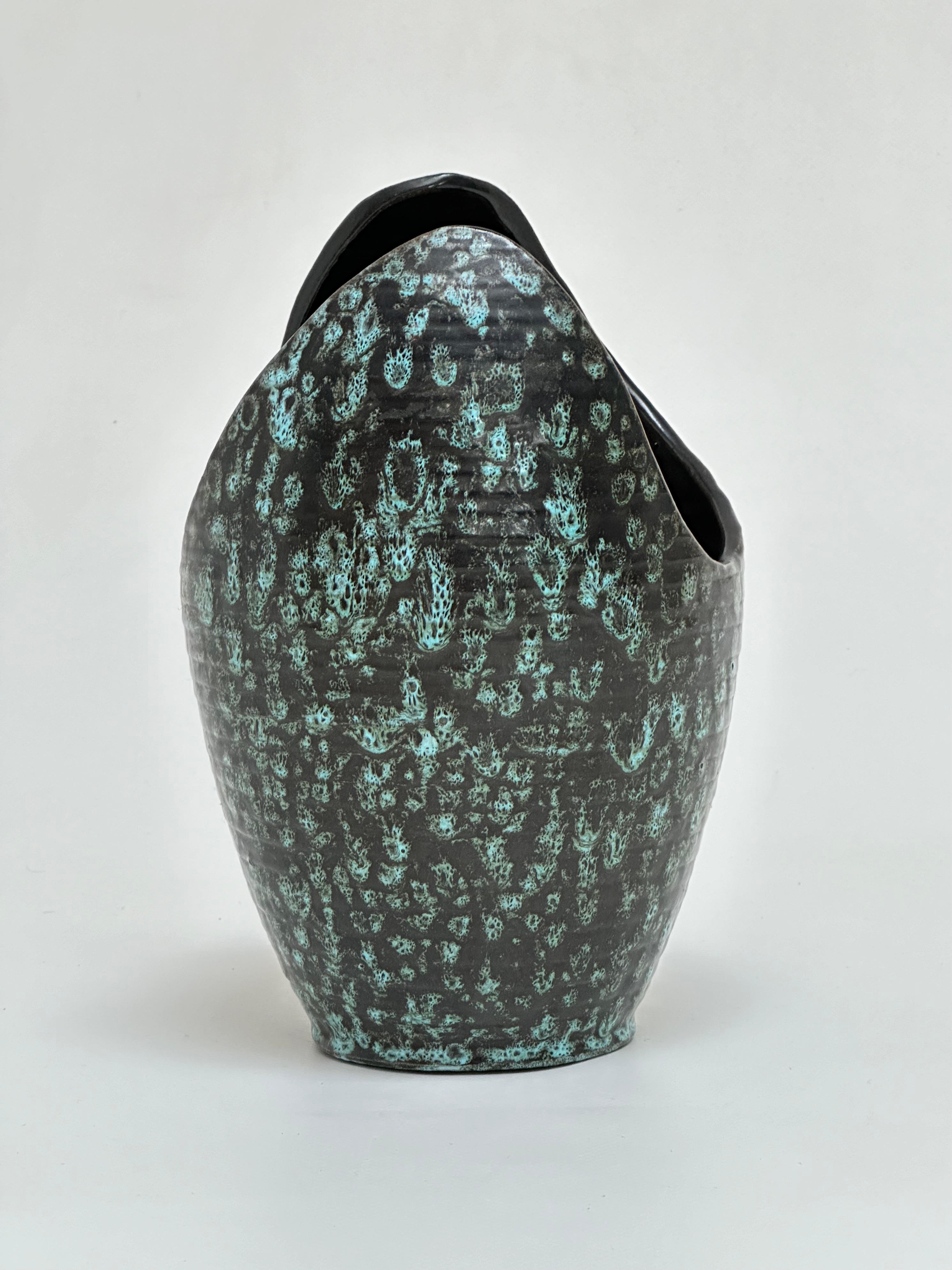 Vase de forme libre, Accolay, France, vers 1960 en vente 1