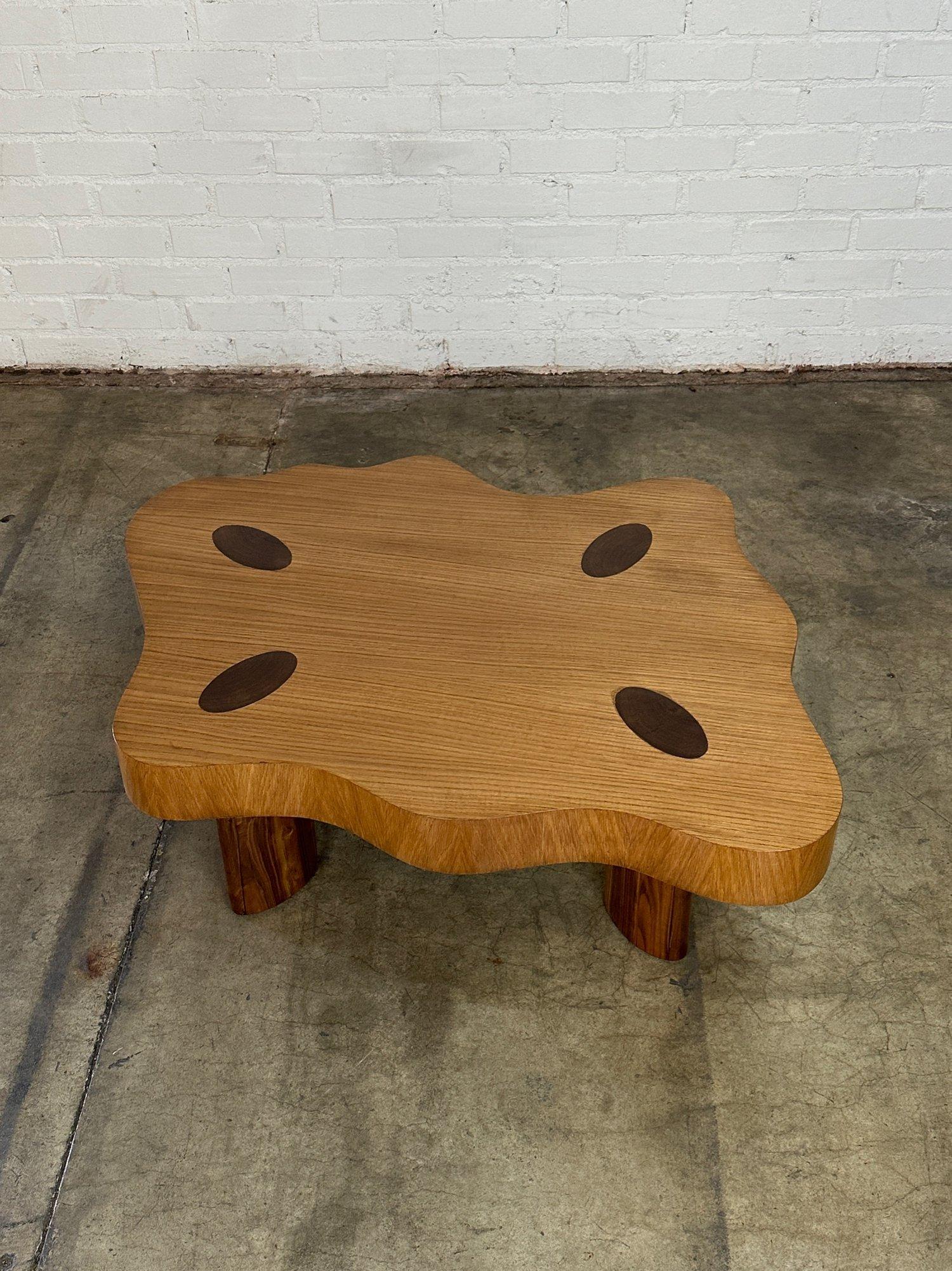 Free form wavy coffee table - compact version In Good Condition For Sale In Los Angeles, CA