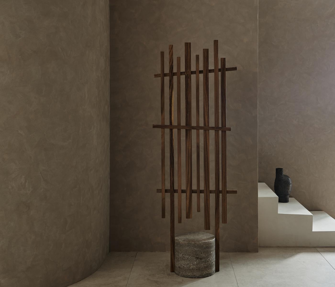 Percha libre de DAaZ
Dimensiones: P 30 x An 60 x Al 170 cm.
Materiales: Madera de albizzia, mármol.


DAaZ Furniture honra el espíritu de aventura. Abrazamos la evasión de lo ordinario y nos deleitamos con la magia que se encuentra en lo inesperado.