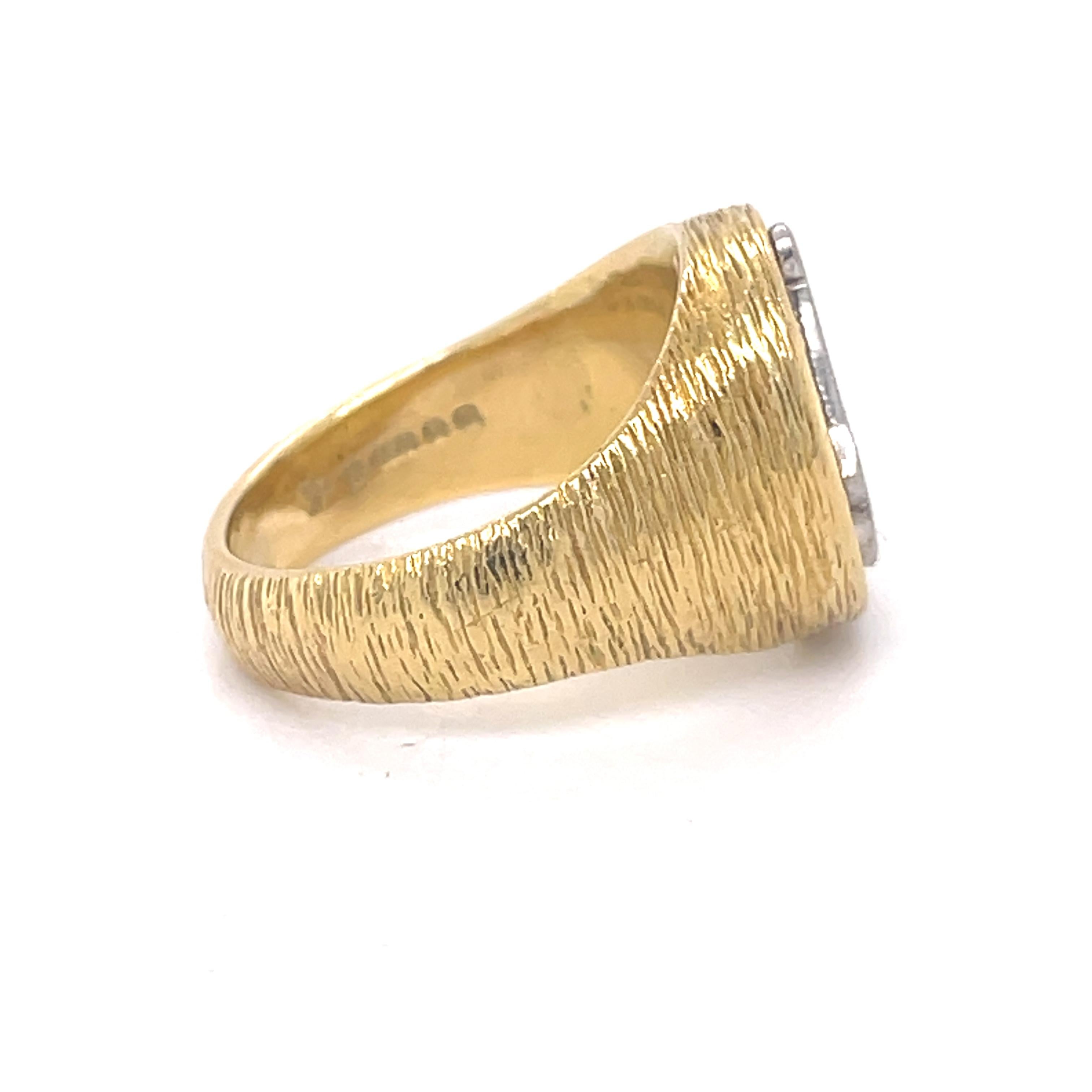 Free Masons Pinky ring - Kutchinsky jewelry, 18K yellow gold, freemasons symbol In Excellent Condition For Sale In Ramat Gan, IL