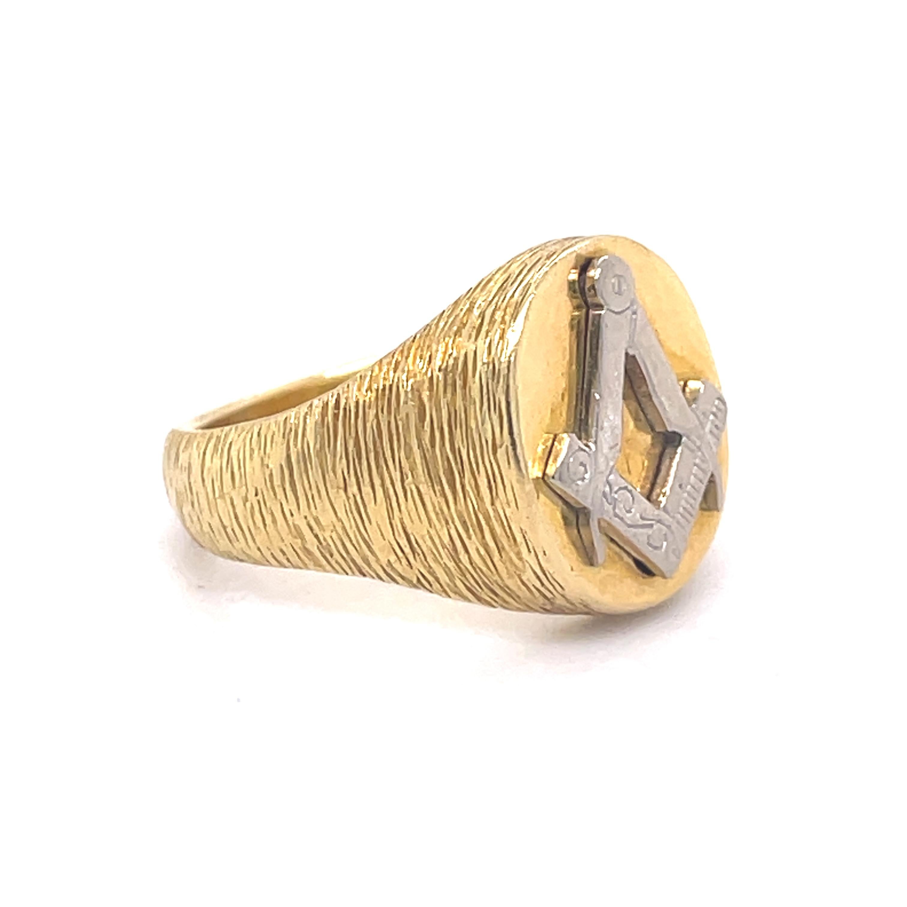 Women's or Men's Free Masons Pinky ring - Kutchinsky jewelry, 18K yellow gold, freemasons symbol For Sale
