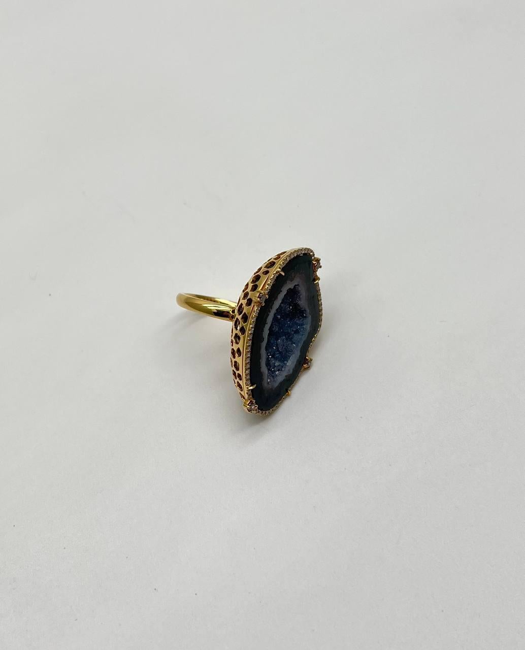 Free Shape Black Blue Crystal Quartz Druzi Diamonds Halo 18K Yellow Gold Ring In New Condition For Sale In Oakton, VA