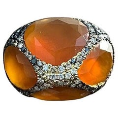 Anillo de oro de 14 quilates de cornalina naranja facetada con diamantes y pavé de forma libre