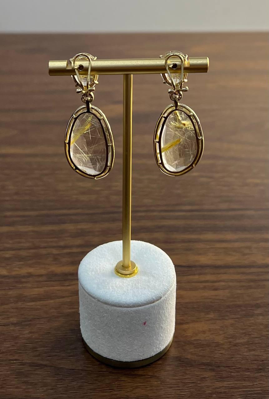 Pendientes de Oro 4K Halo de Diamantes de Cuarzo Rosa Rutilado de Forma Libre en venta 6