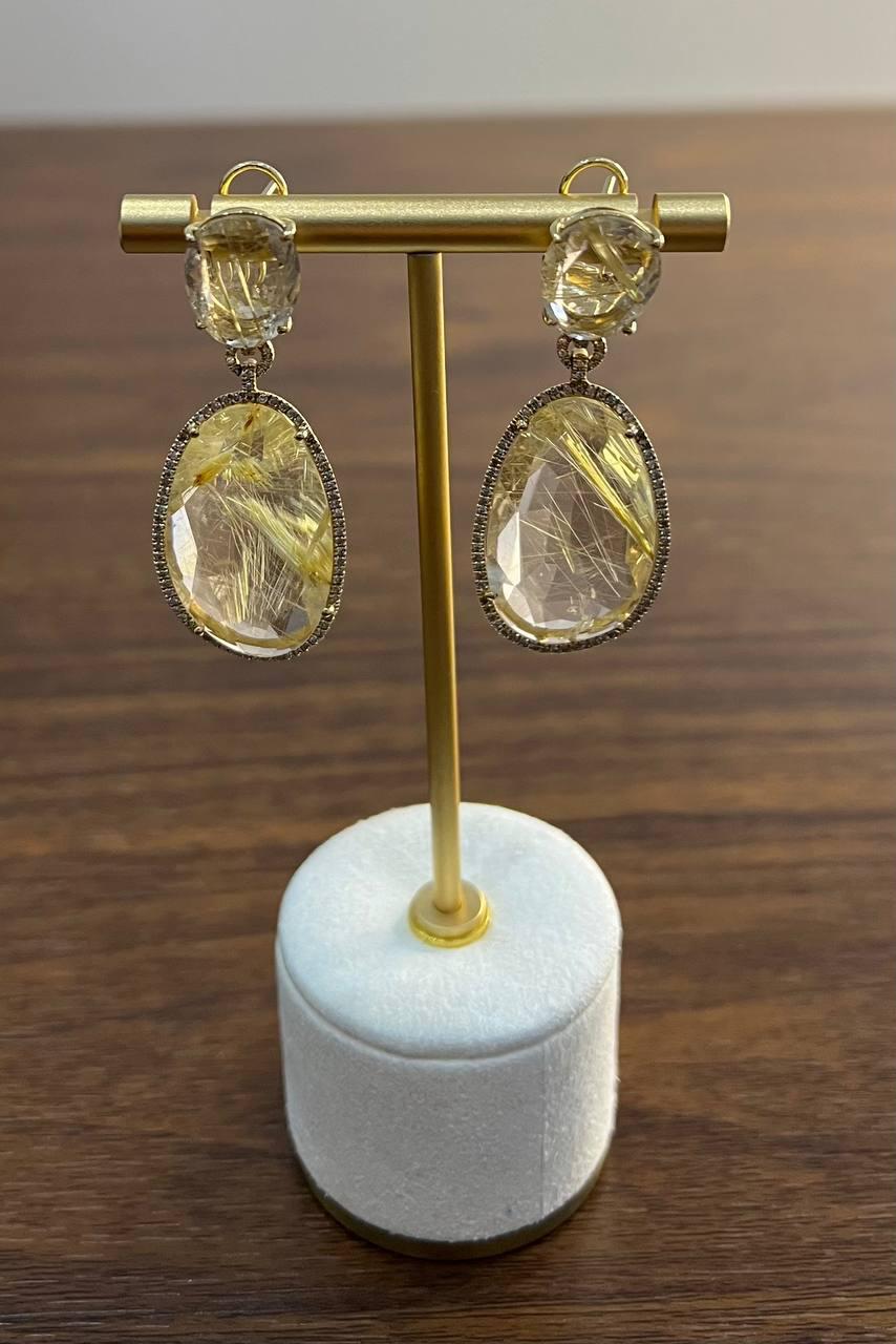 Pendientes de Oro 4K Halo de Diamantes de Cuarzo Rosa Rutilado de Forma Libre en venta 2