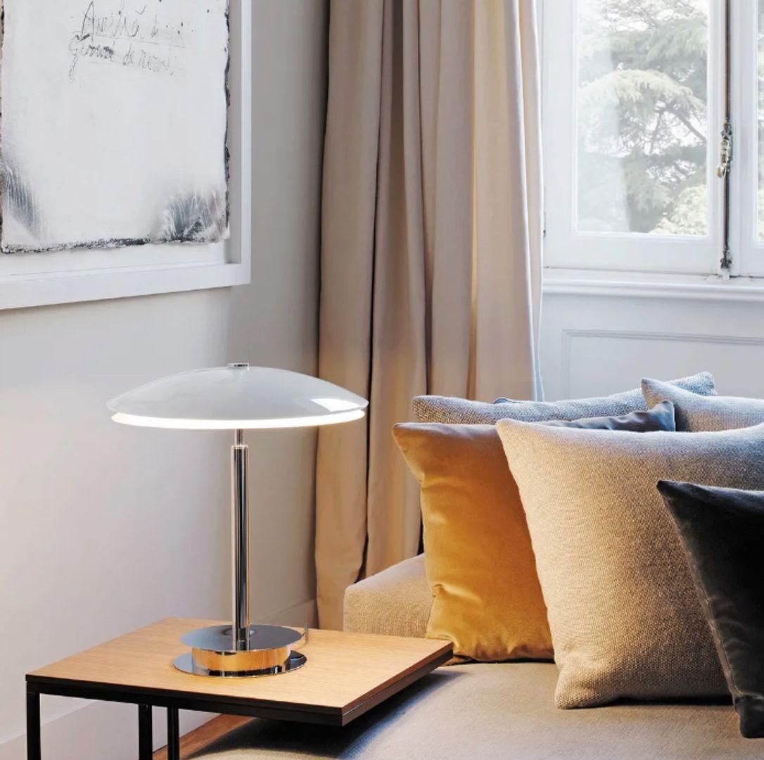 Kostenloser Versand Bis Tris Tischlampe Messing/Schwarz von Fontana Arte im Zustand „Neu“ im Angebot in Beverly Hills, CA
