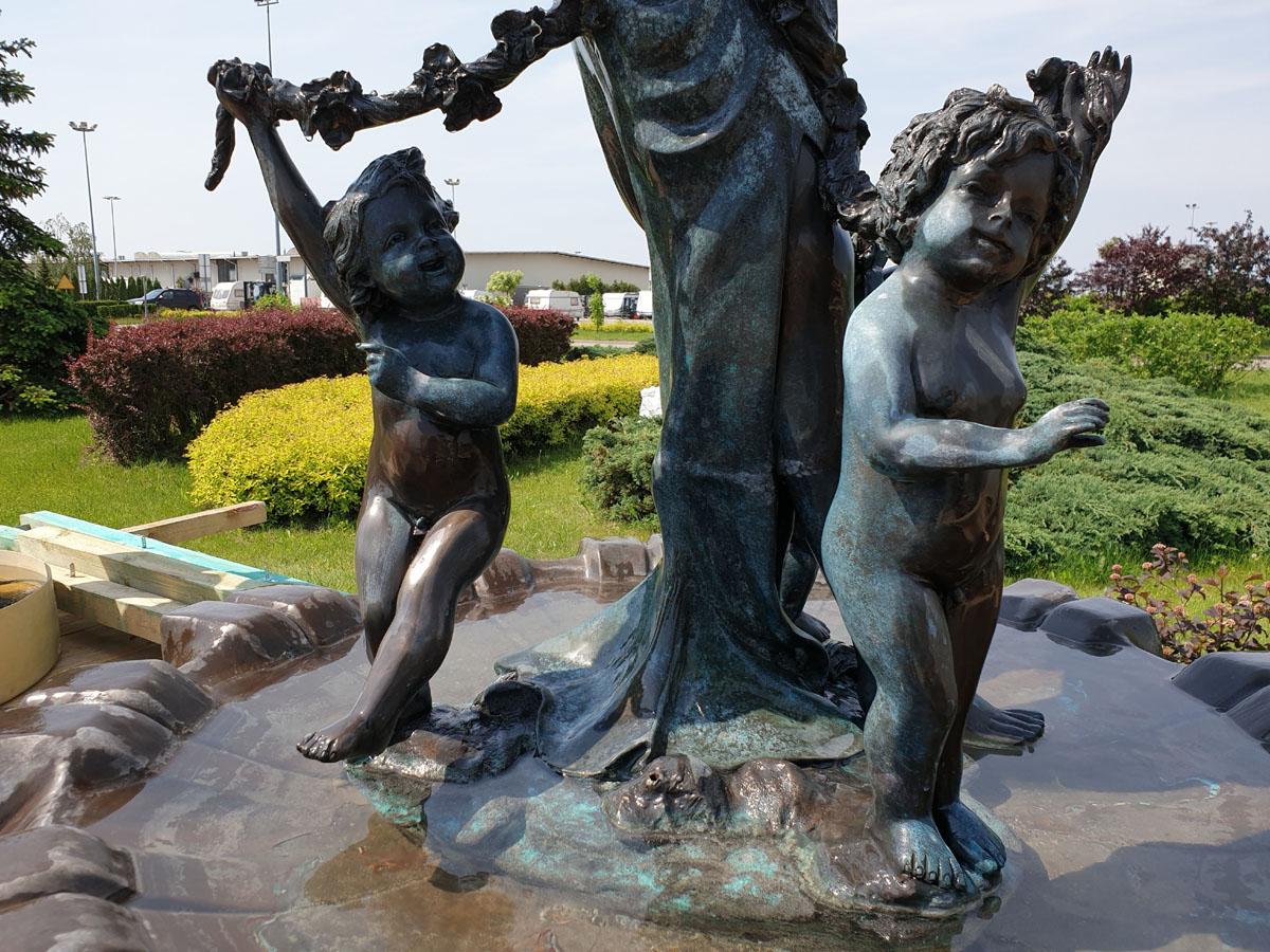 Freestanding Bronze Fountain with Putti, Beginning of the 20th Century 2