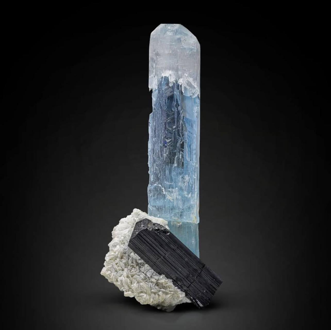 Cristal Aguamarina Grabado Sobre Albita Con Schorl De Pakistán en Bueno estado para la venta en Peshawar, PK
