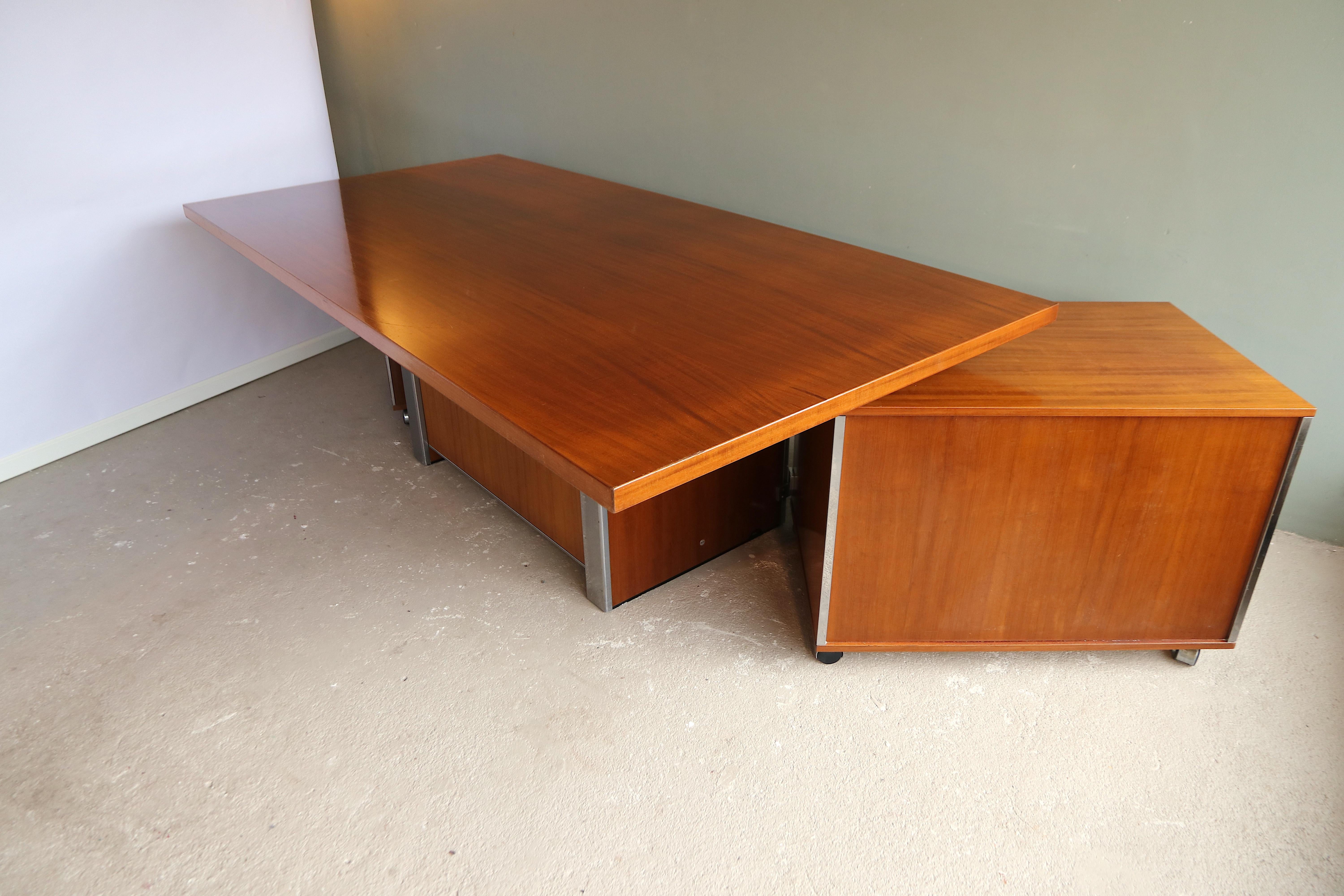 Free-Standing Executive Corner Desk Ico Parisi Style for MIM Roma, Italy, 1960s In Good Condition For Sale In Amsterdam, NL