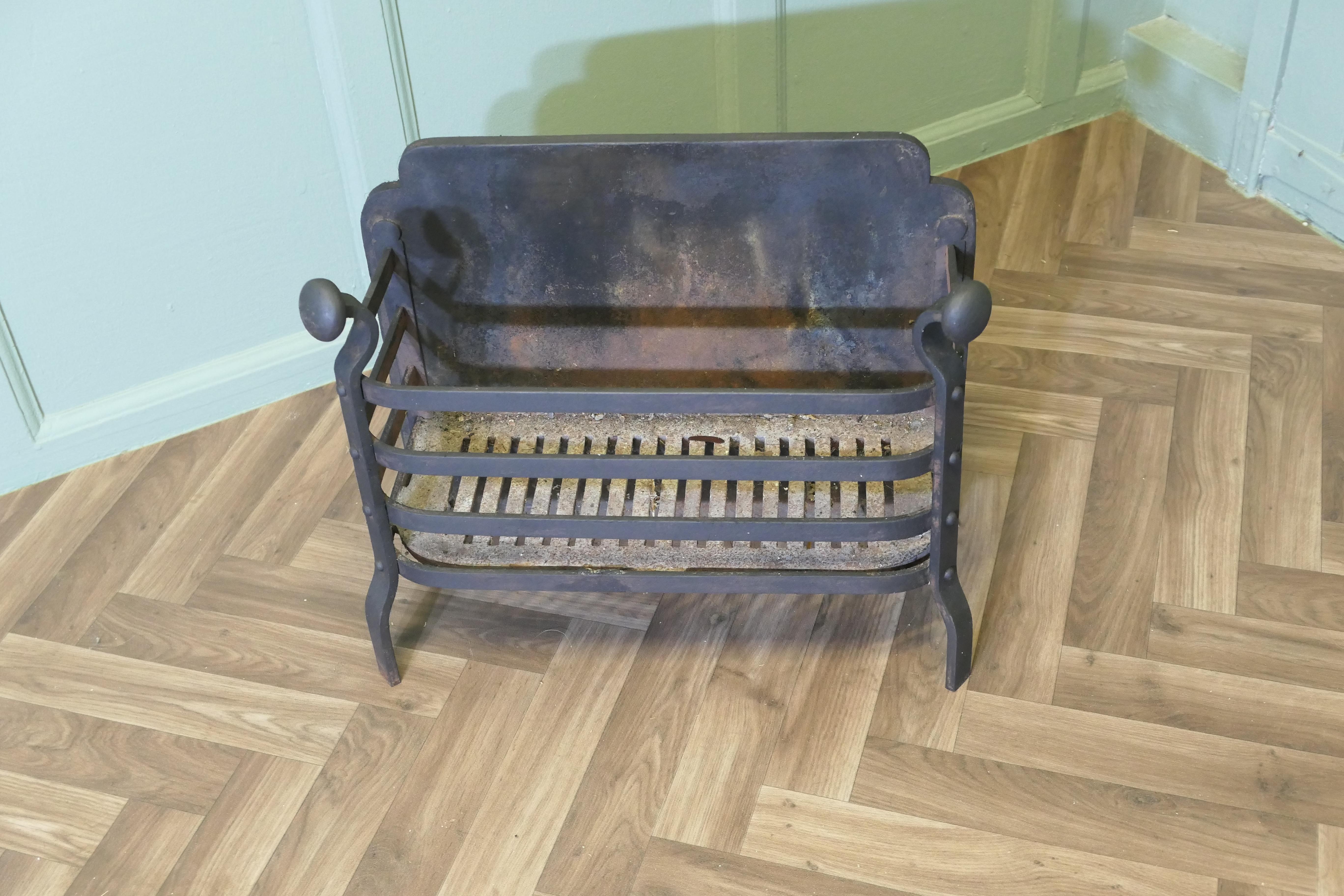 Free Standing Fire Basket, Iron Fire Grate (Edwardian) im Angebot