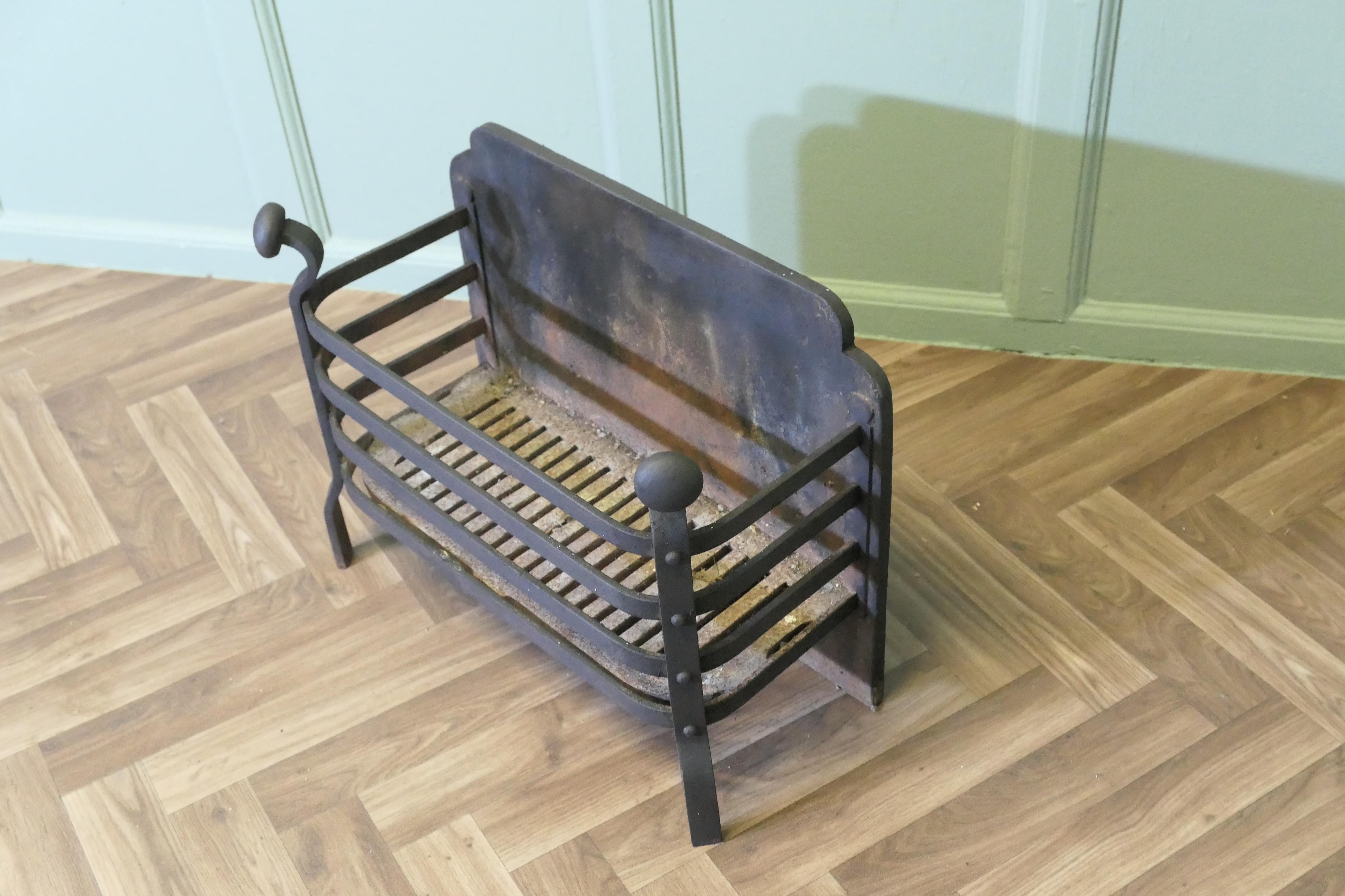 Free Standing Fire Basket, Iron Fire Grate (Frühes 20. Jahrhundert) im Angebot