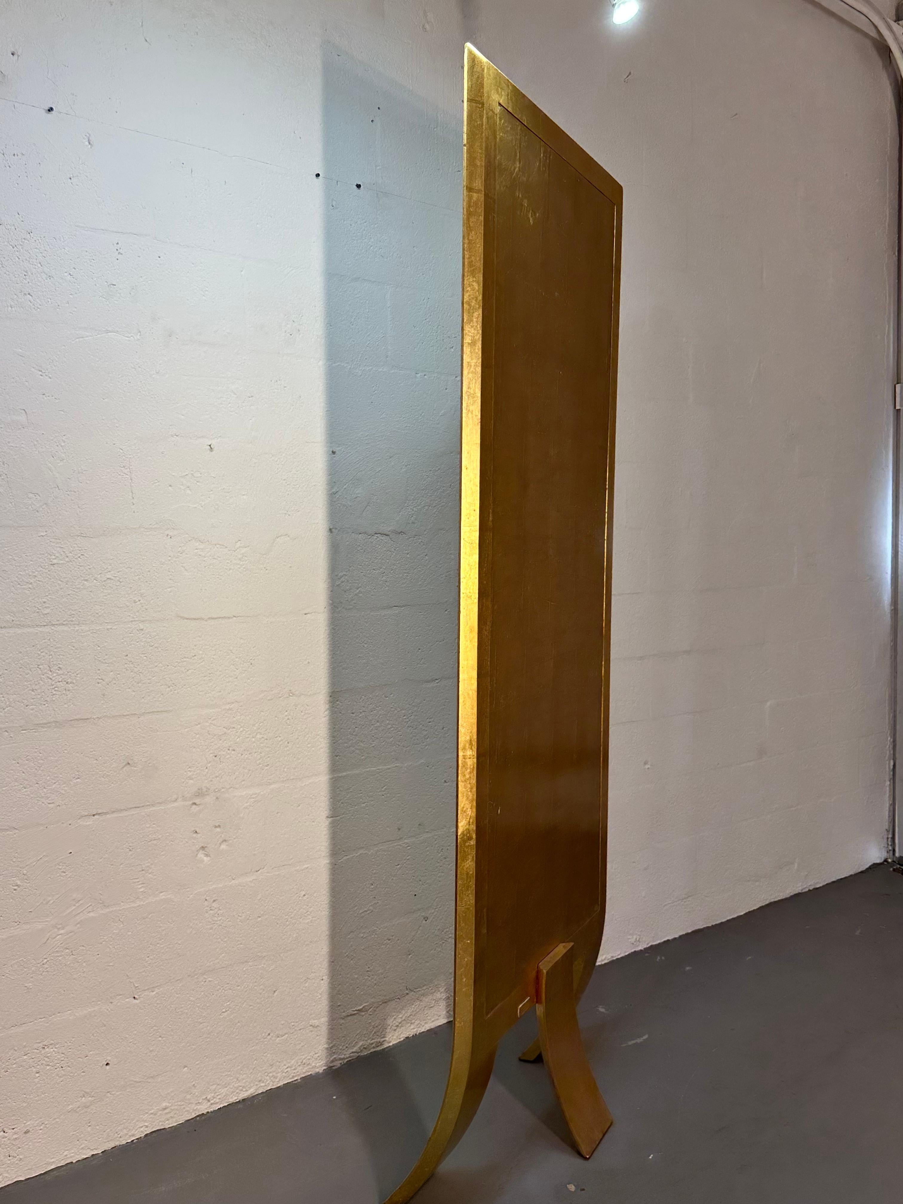 Séparation de pièces avec miroir doré, fait à la main par Rafael Calvo Neuf - En vente à Miami, FL