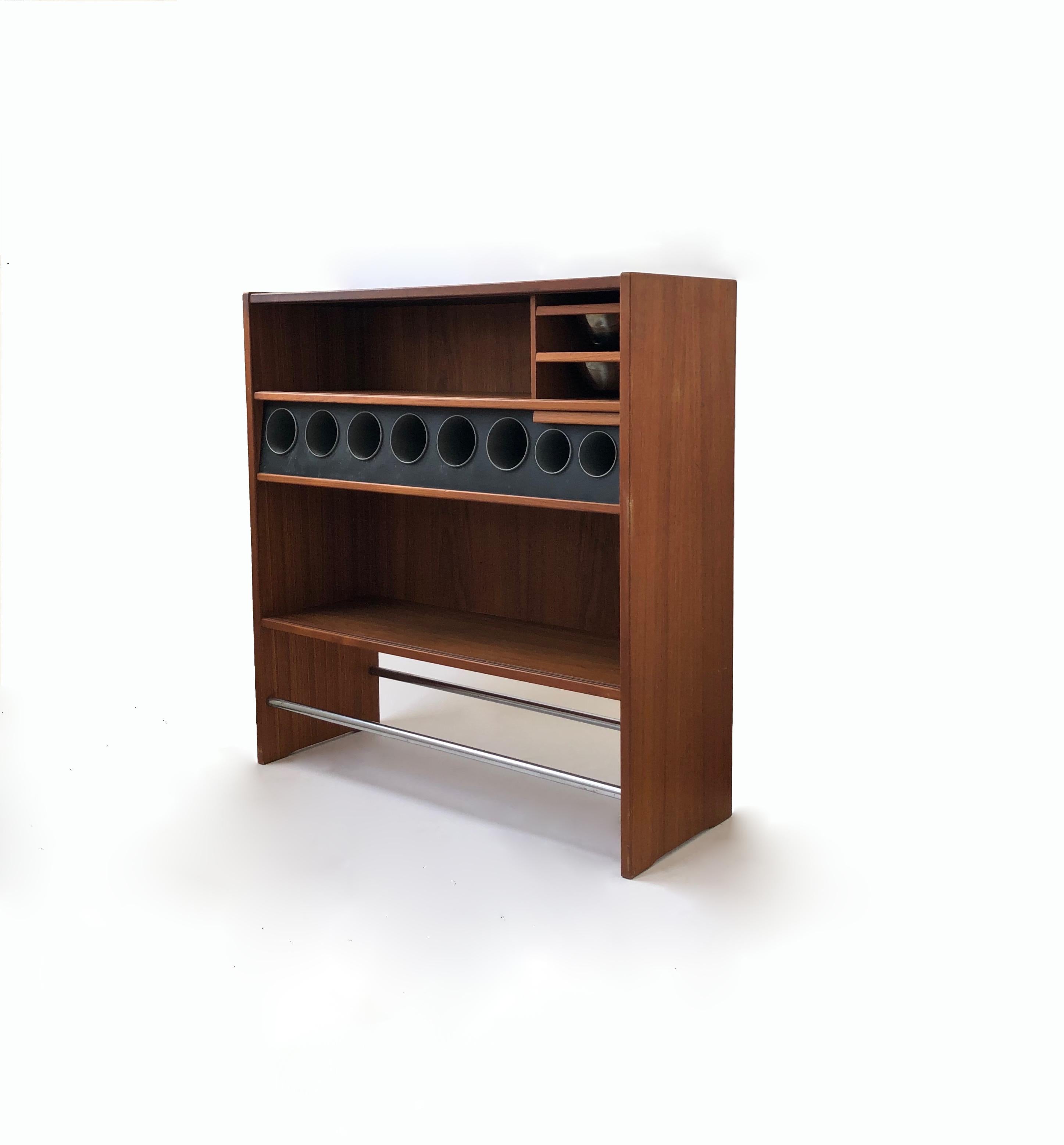 Mid-20th Century Free Standing 