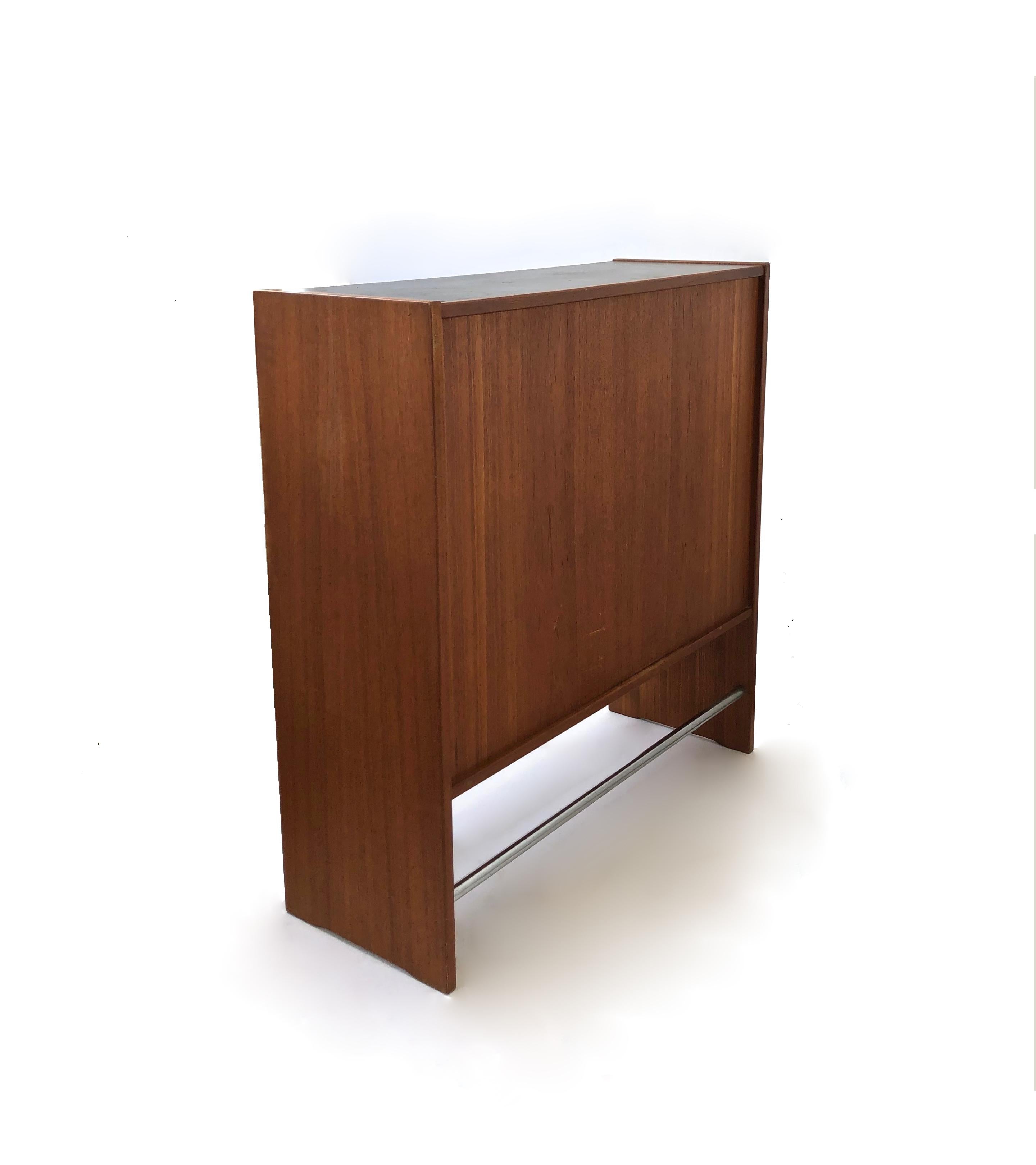 Free Standing 