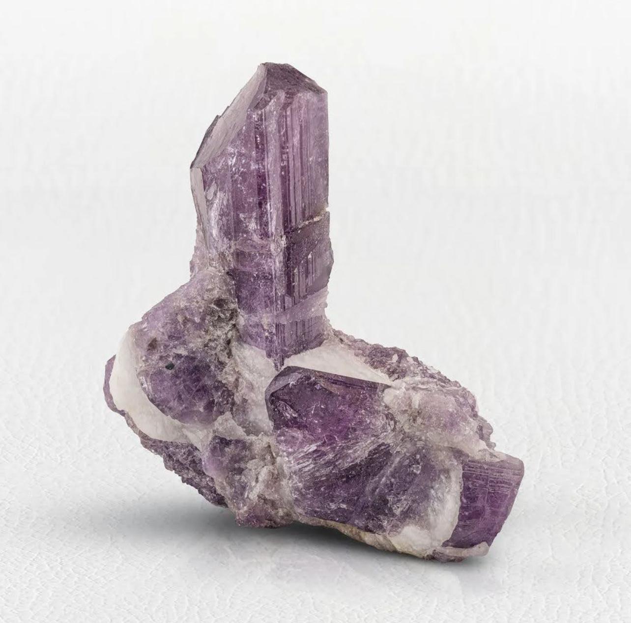 Freistehender beeindruckender lila Scapolite-Kristall auf Calcite aus Afghanistan (Pakistanisch) im Angebot